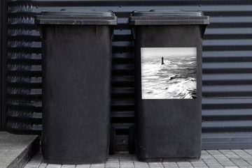 MuchoWow Wandsticker Der Leuchtturm von La Jument im Meer vor der französischen Küste - (1 St), Mülleimer-aufkleber, Mülltonne, Sticker, Container, Abfalbehälter