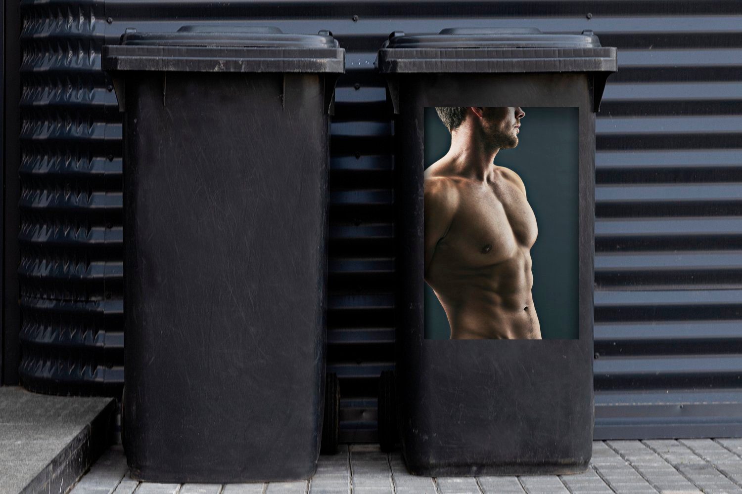 MuchoWow Wandsticker Mannes Mülltonne, St), Brust Abfalbehälter (1 eines muskulösen Mülleimer-aufkleber, Container, der Nahaufnahme Sticker