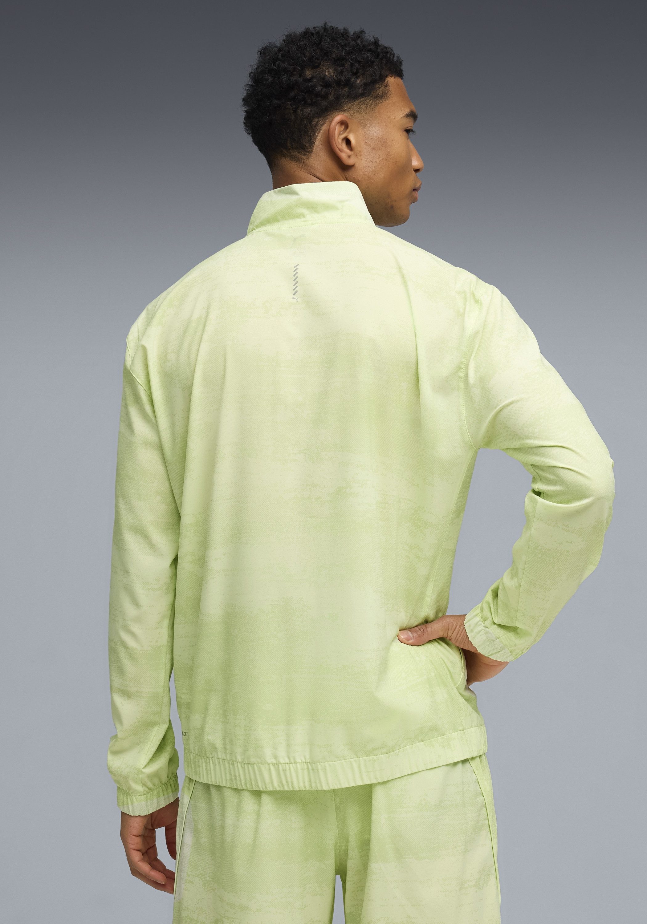 PUMA Trainingsjacke M RUN VELOCITY AOP WOVEN JACKET mit Reißverschluss, atmungsaktiv, mit Nahttaschen