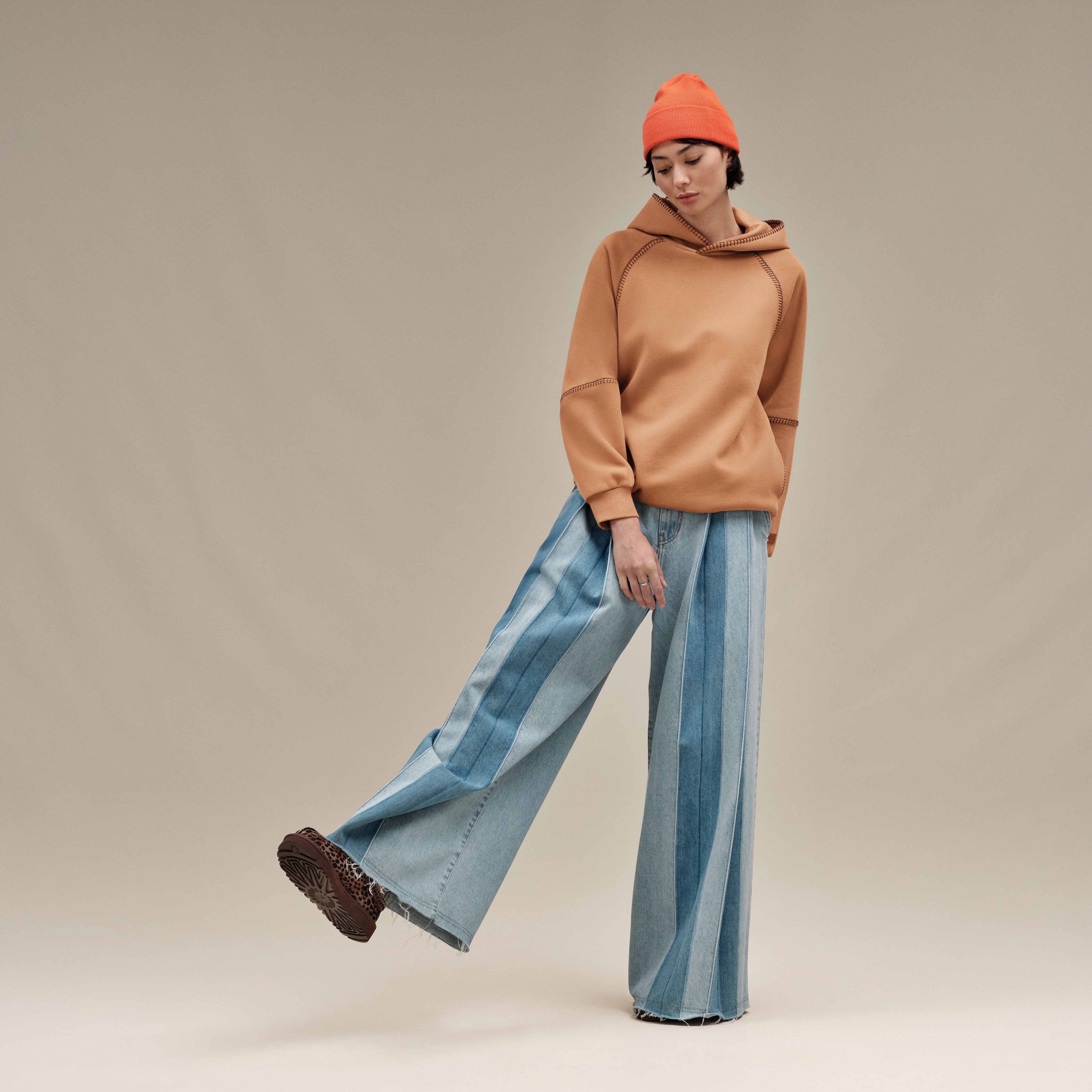 UGG Tasman Caspian Clog Mule, Hausschuh mit allover Leo-Muster günstig online kaufen