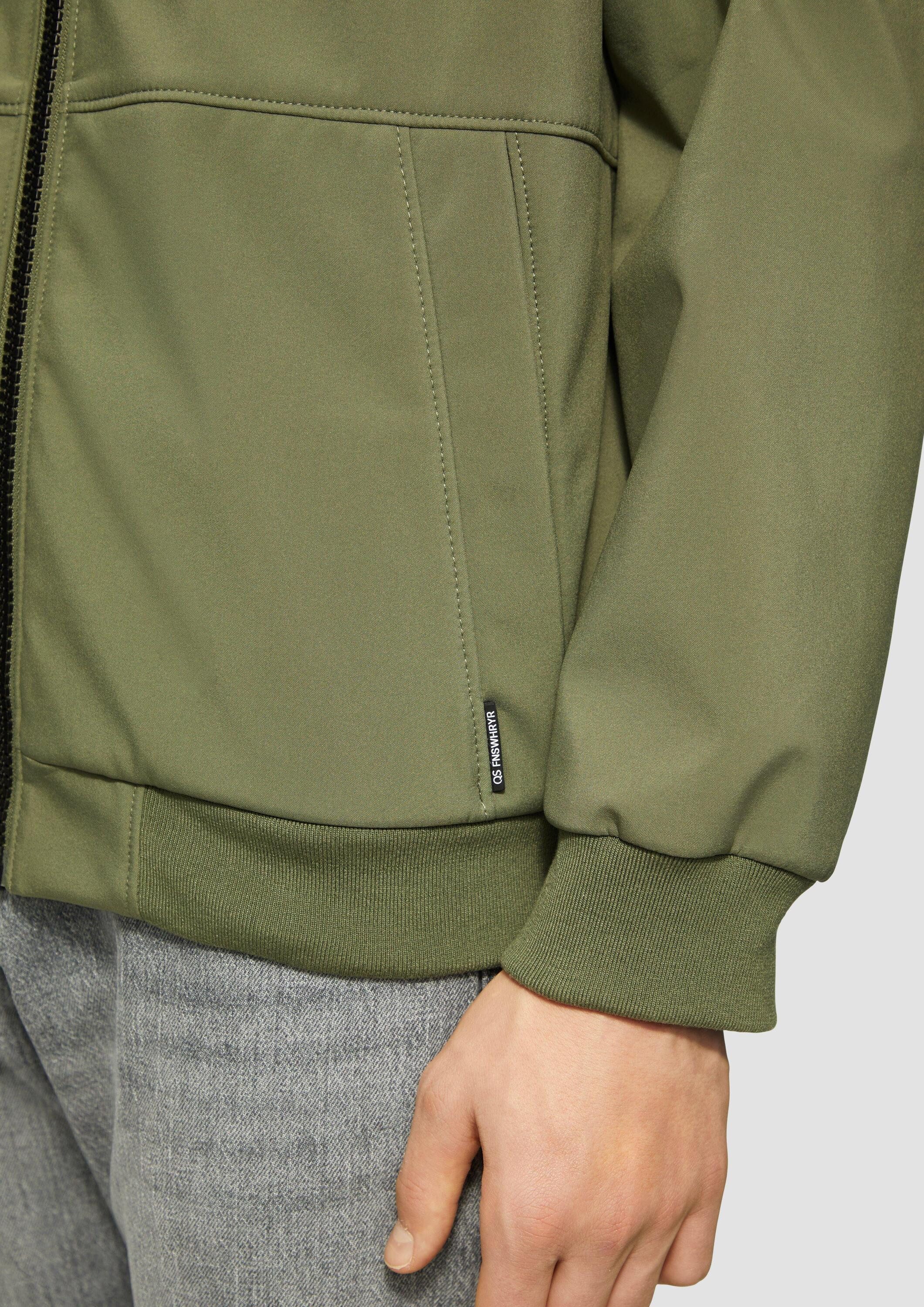QS Funktionsjacke Outdoor-Jacke Softshelljacke mit Kapuze und Rippbündchen