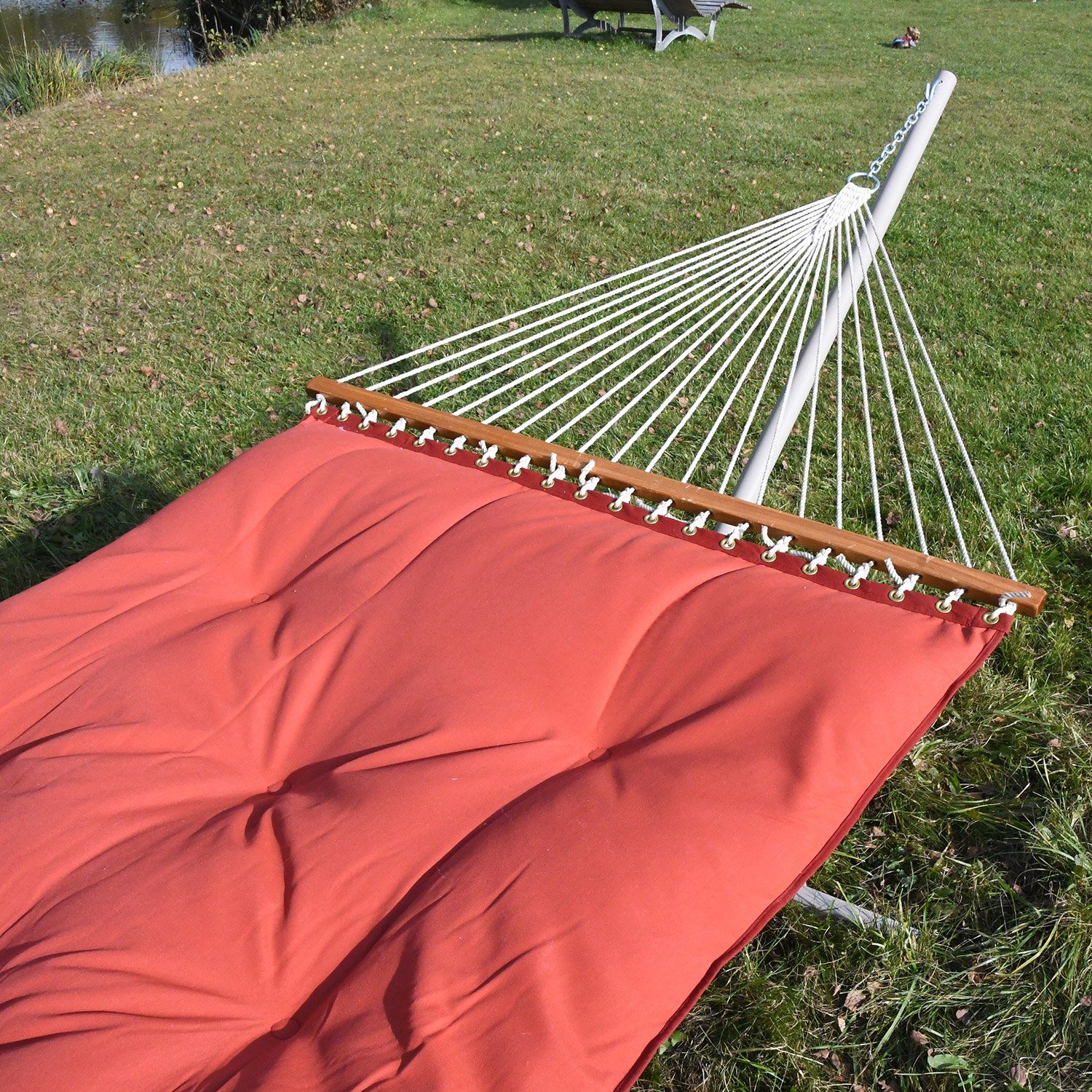 HOPLO Stabhängematte Kingsize Stabhängematte Stablänge 140 cm hellrot/rot gefüttert Olefin, Wetterfestes Material