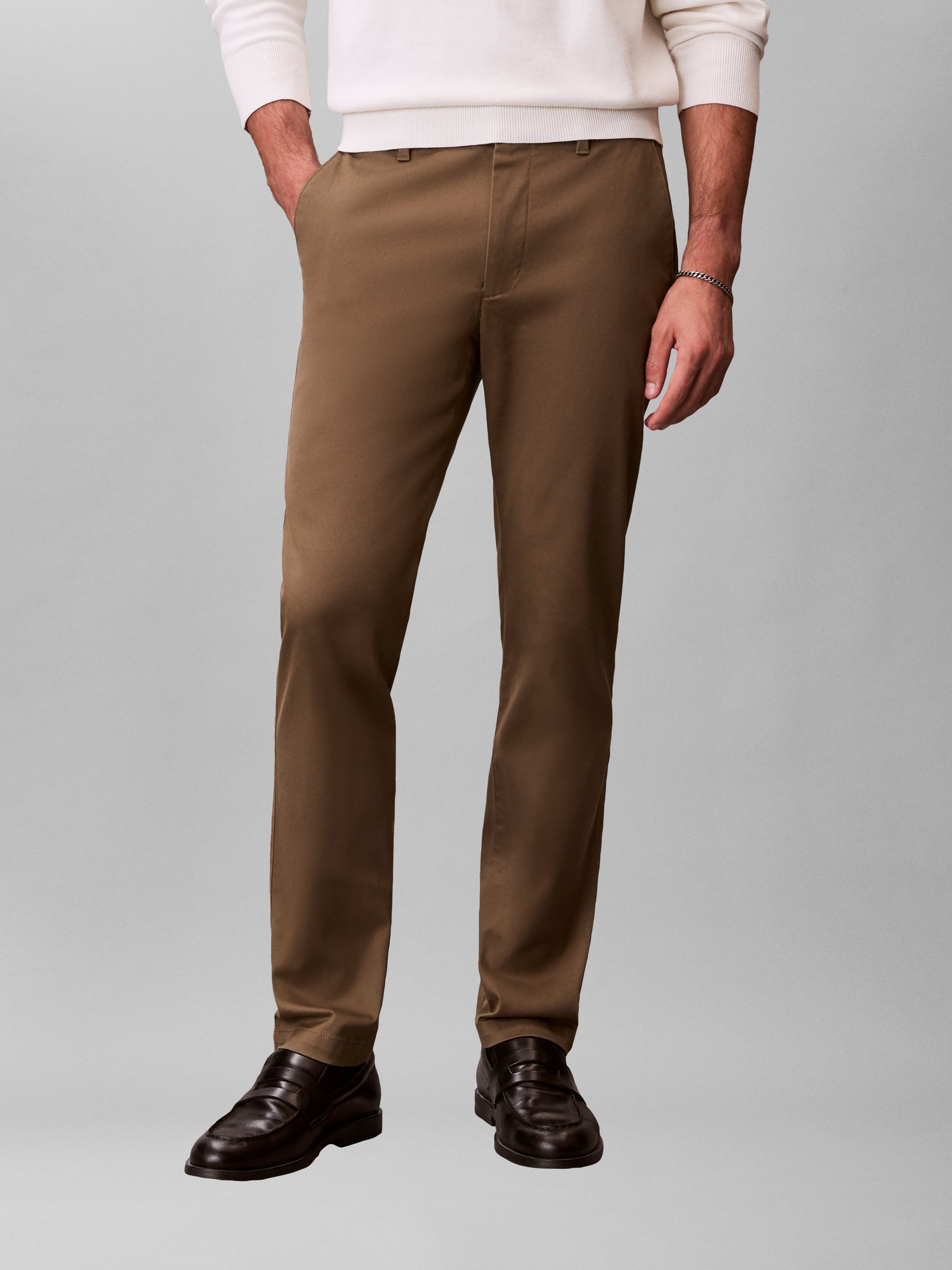 Calvin Klein Jeans Chinohose Mit Gürtelschlaufen – Bild 2 von 5