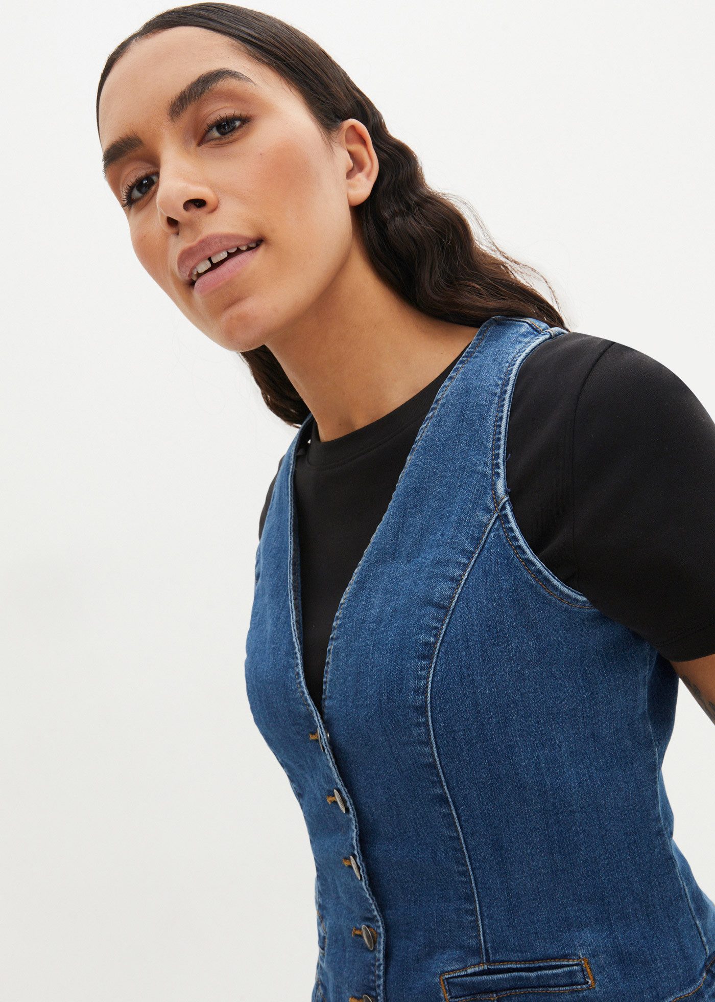 bonprix Jeansweste aus Baumwollmischung, taillierte Passform, mit Knopfleiste