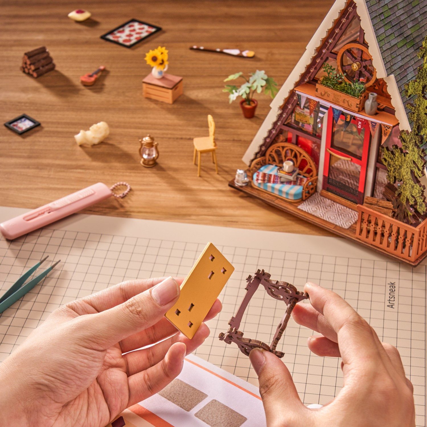 ROLIFE 3D-Puzzle DIY Miniaturhaus "A-Frame-Cabin", Puzzleteile – Bild 5 von 5