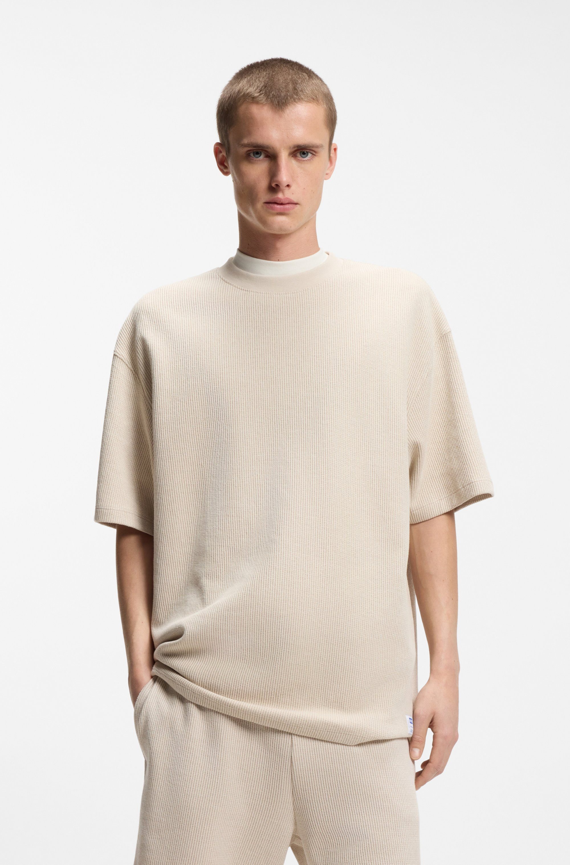 HUGO T-Shirt Nuwaffle Rundhalsausschnitt, Regular Fit, dezentes Waffelmuster