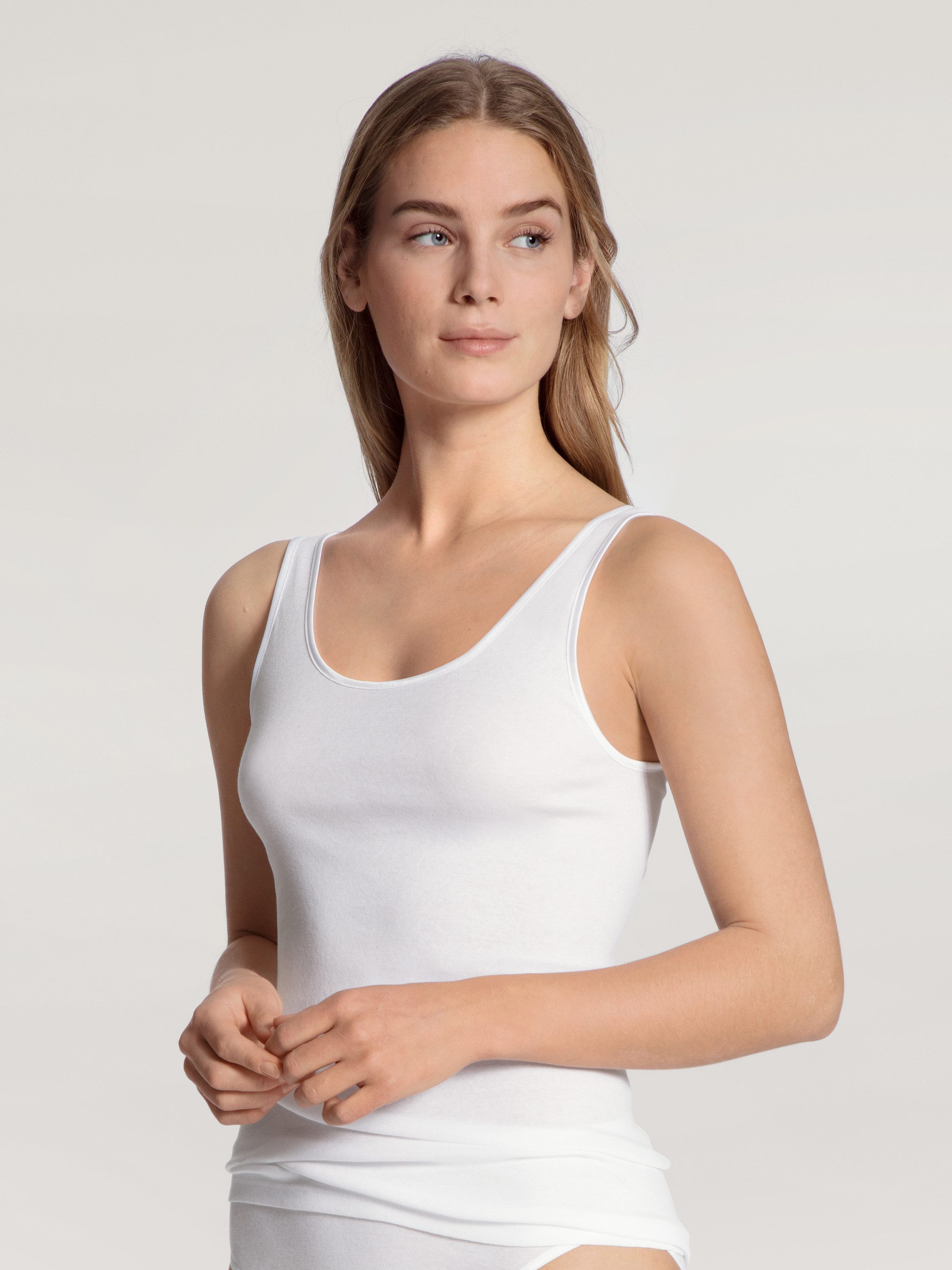 CALIDA Unterhemd Light Damen (1-St) mit glänzendem Satinbändchen an Hals- und Armausschnitt