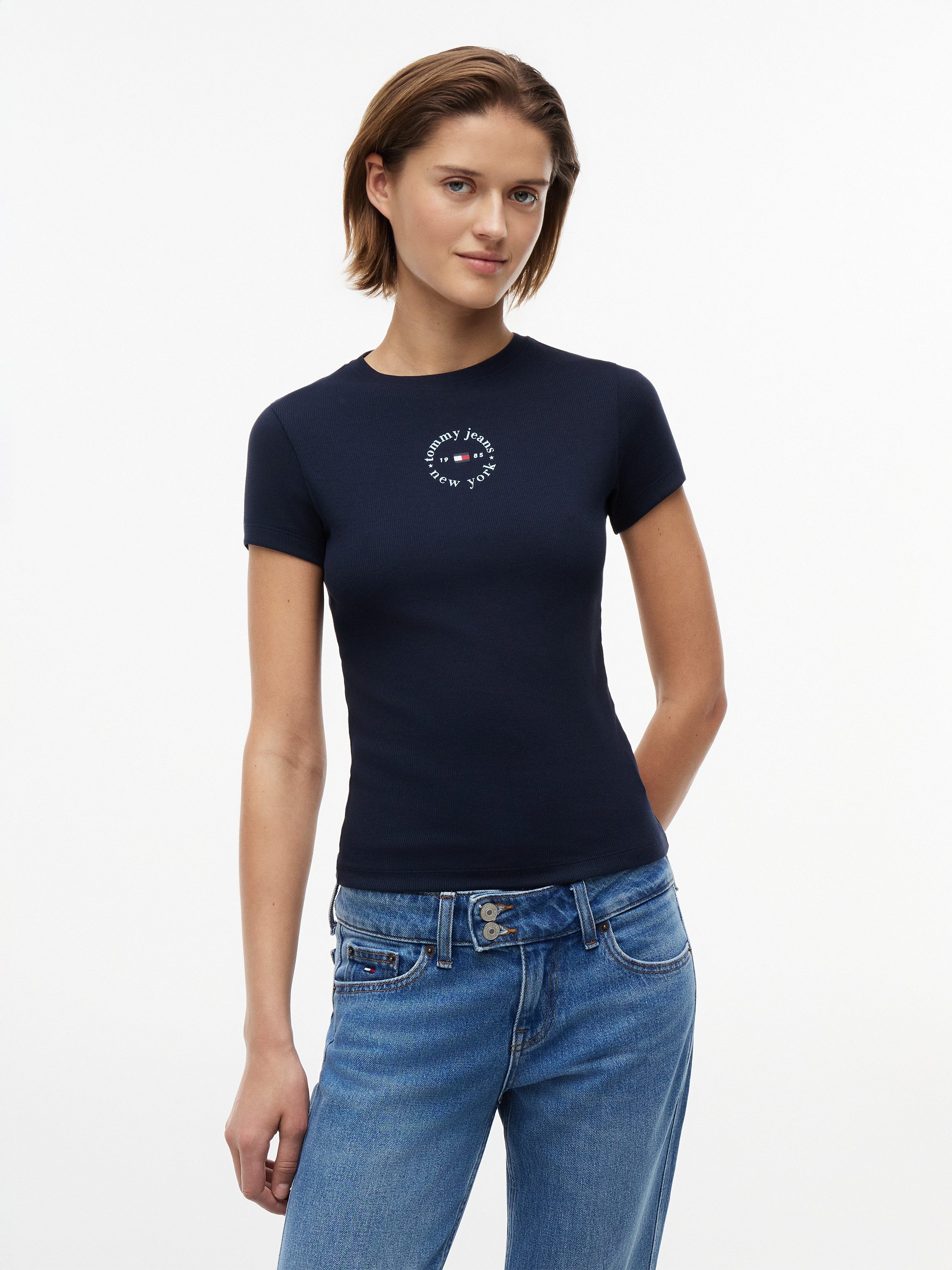 Tommy Jeans Kurzarmshirt TJW SLIM ESS LOGO2 RIB TEE EXT Baumwollmischung, slim fit, figurbetont, in gerippter Struktur