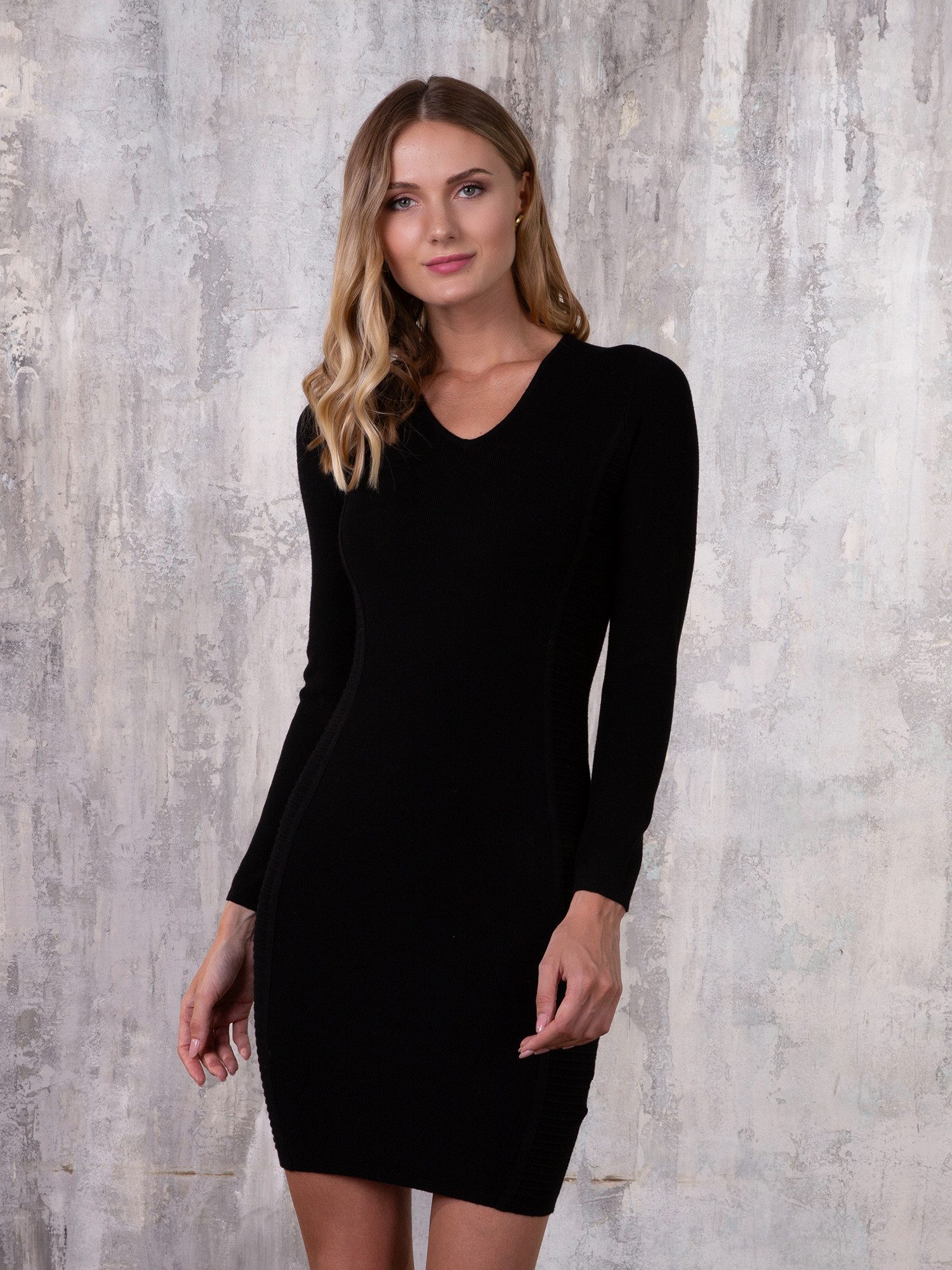 Passioni Strickkleid elegant und langärmlig mit Details an den Seiten figurbetont