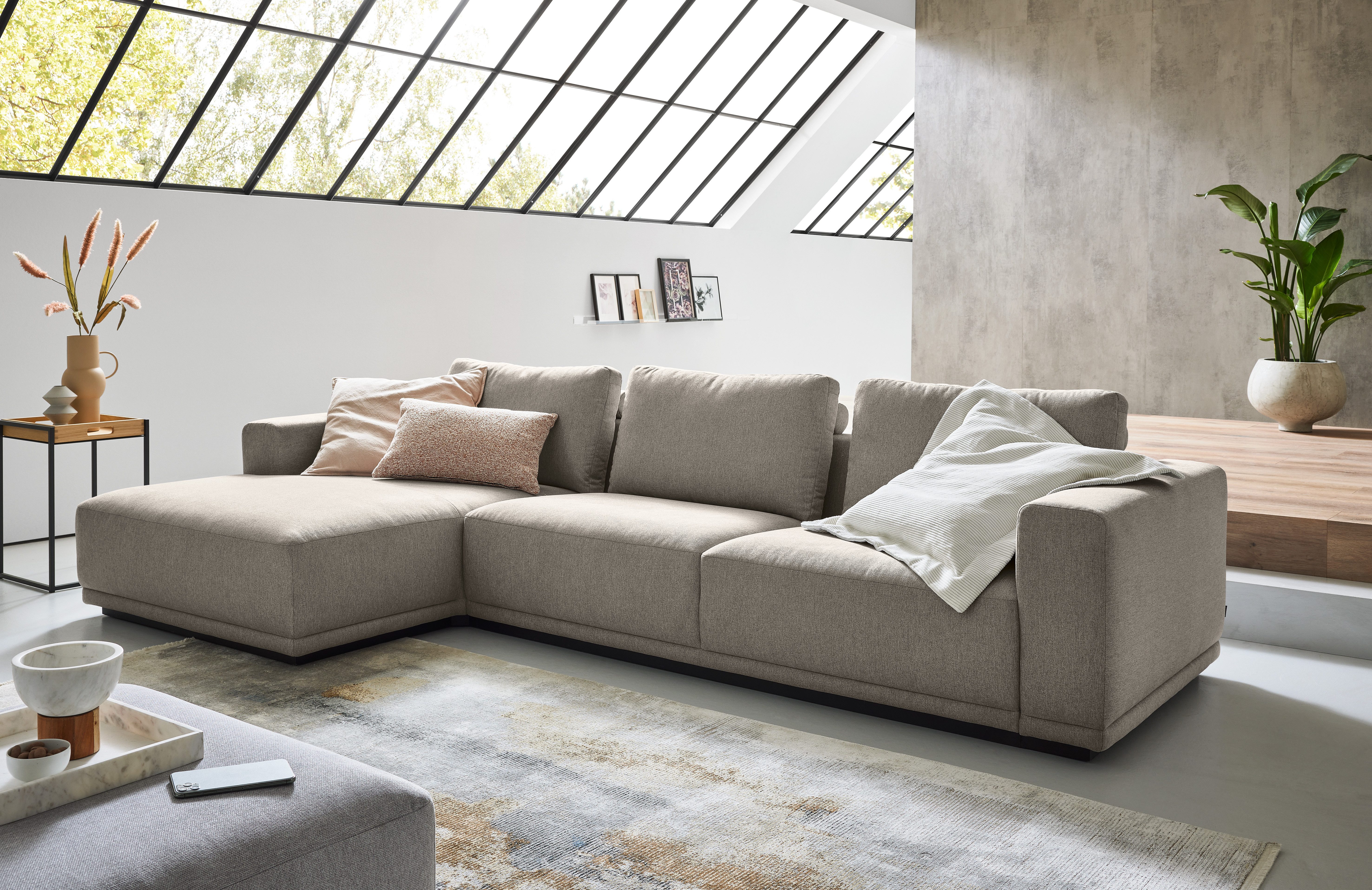Musterring Ecksofa JustB! PM200, Holzrahmen in schwarz, wahlw. Sitzvorzug, Breite 316cm, Anreihsofa rechts & Longchair links, mit Armlehnen, inkl. Rückenkissen