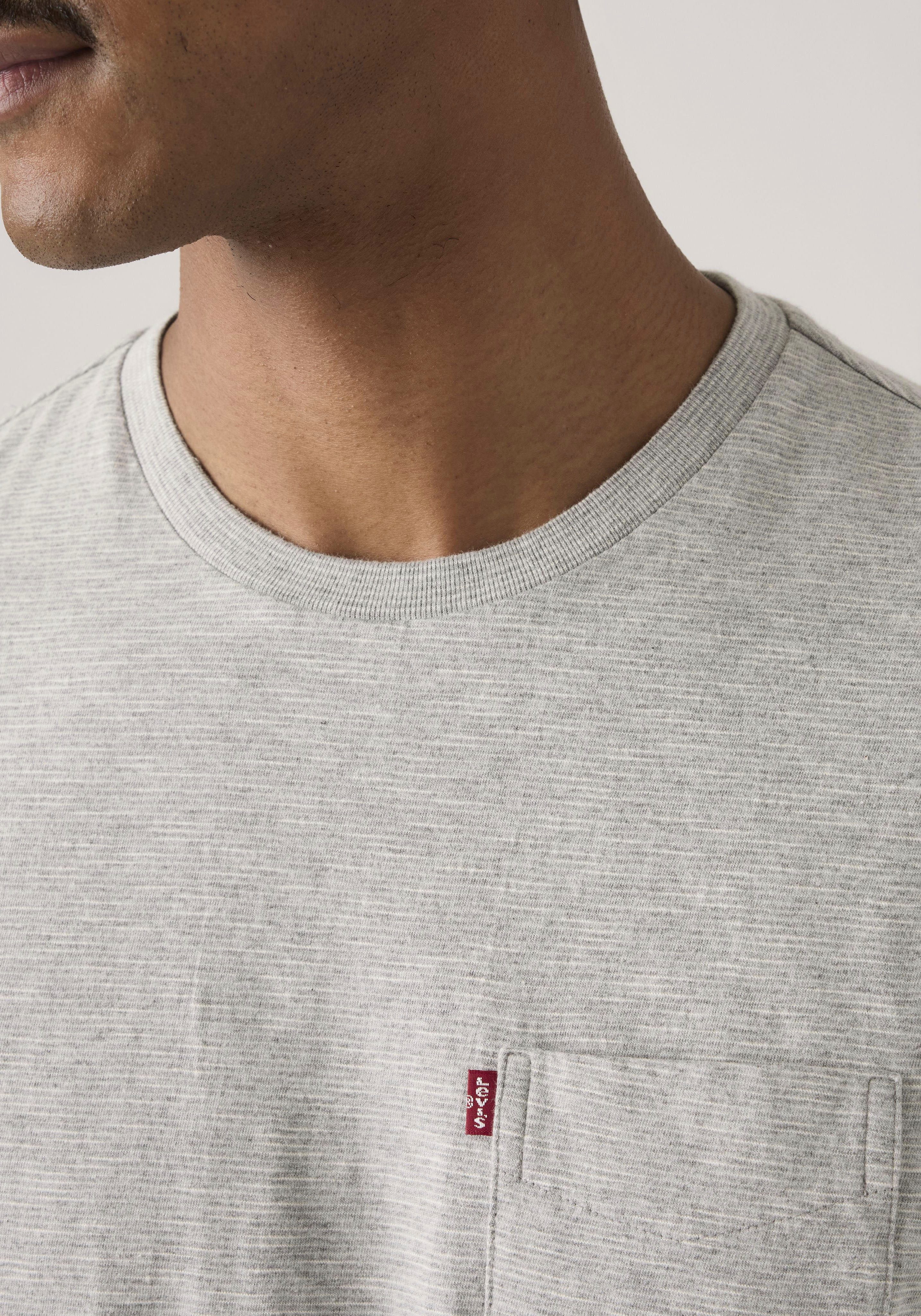 Levi's® T-Shirt CLASSIC POCKET TEE mit aufgesetzter Brusttasche – Bild 4 von 5