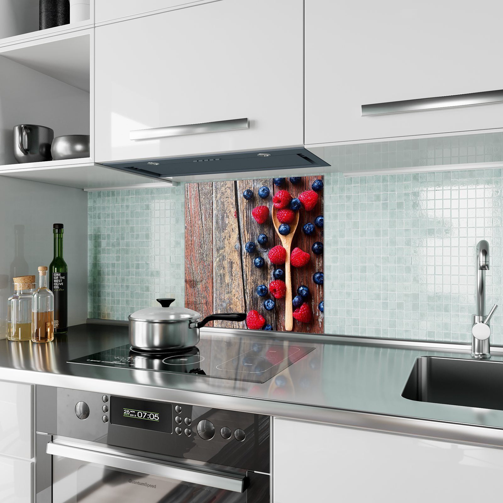 Küchenrückwand Motiv Glas mit verstreut Küchenrückwand Spritzschutz Tisch Primedeco Beeren auf