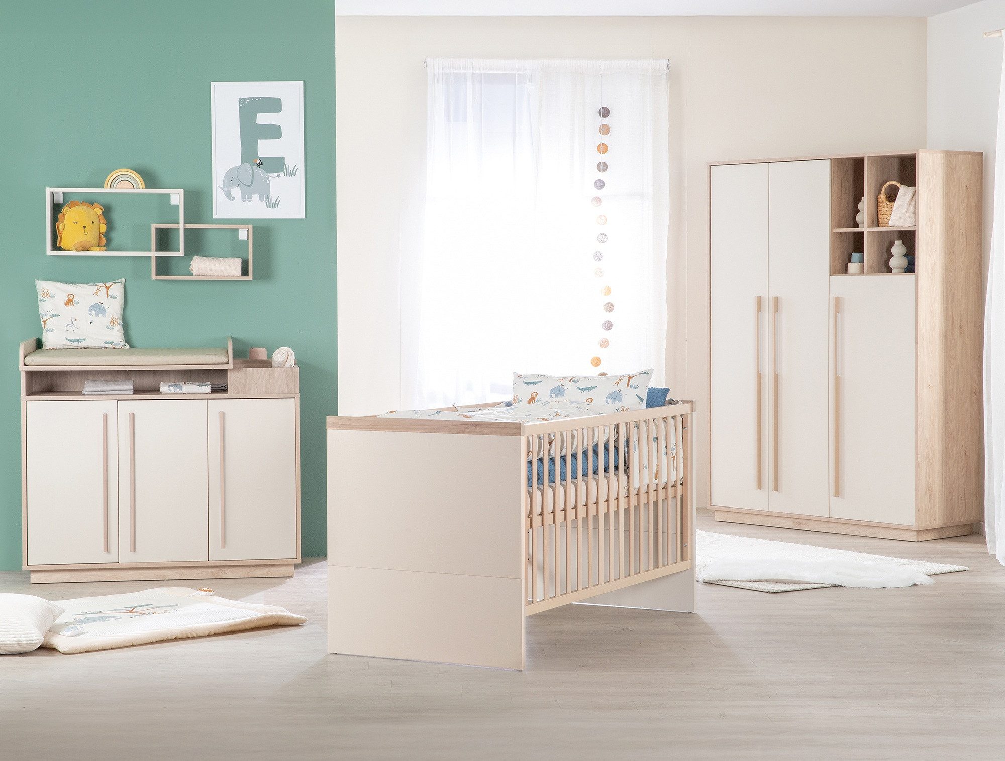 roba® Babyzimmer-Komplettset Elva - modernes Kinderzimmer in Cashmere - aus Holz, (Komplett-Set, 3-tlg., Babybett 70 x 140 cm, Wickelkommode, Kleiderschrank), Griffe & Füße aus Massivholz - Skandinavisches Design - MADE IN EUROPE