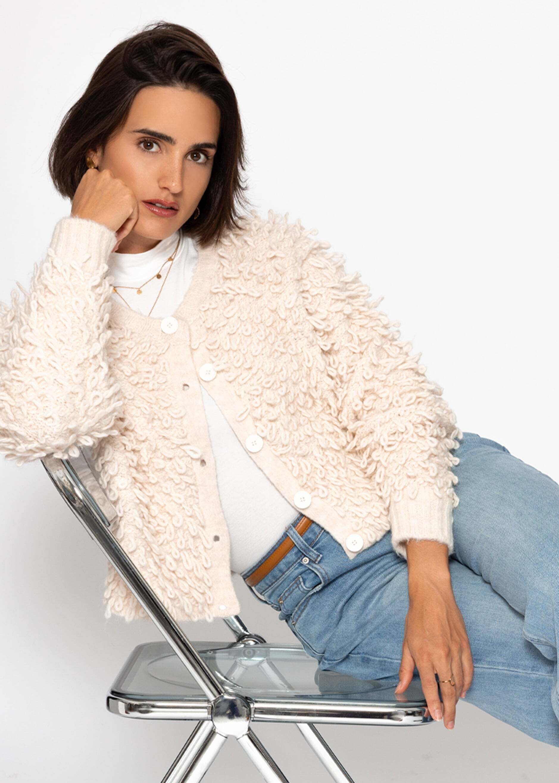 SASSYCLASSY Cardigan Strickjacke mit Loop-Struktur für Damen Kuschelige Jacke mit Knopfleiste und Rippbündchen Hellbeige Schwarz