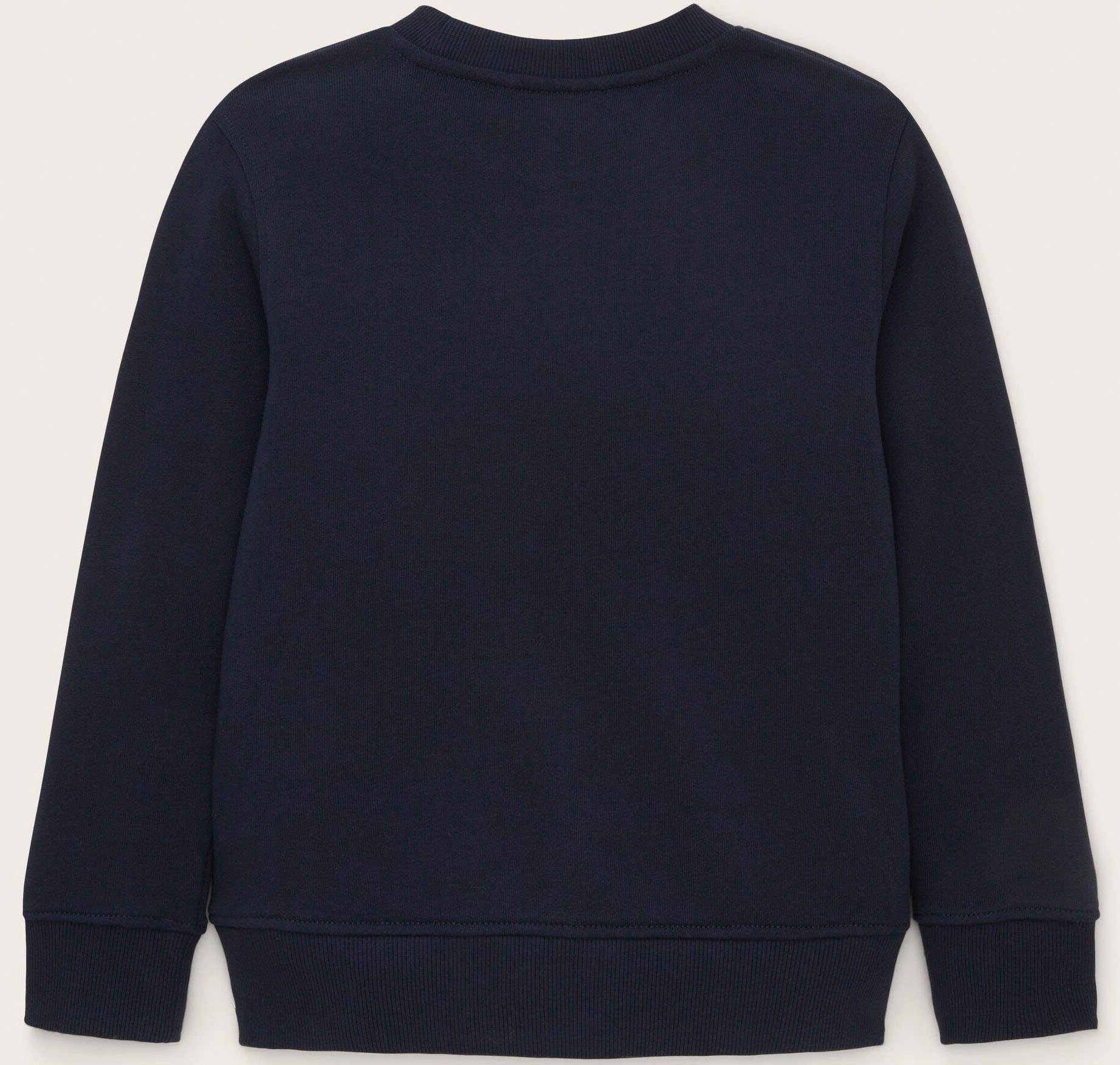 TOM TAILOR Sweatshirt auf blue sky Print (1-tlg) der Brust captain mit