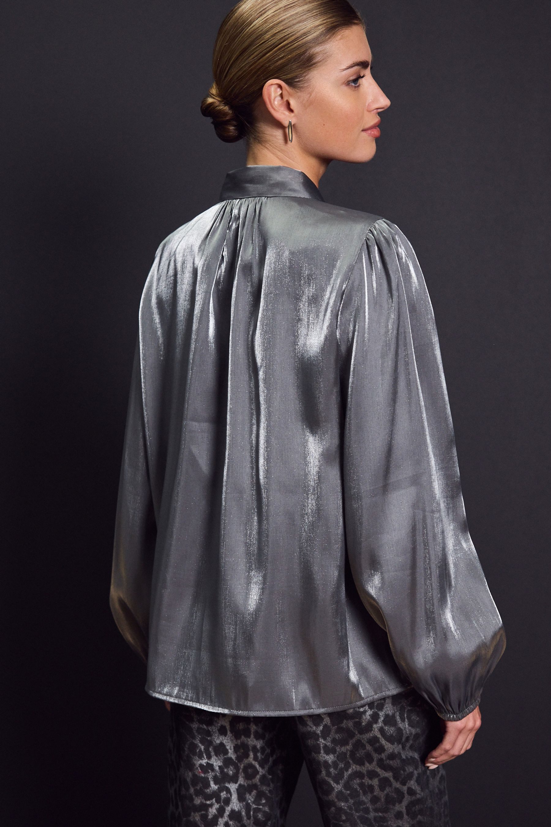 Next Langarmbluse Metallic-Bluse mit Bindeausschnitt (1-tlg) günstig online kaufen