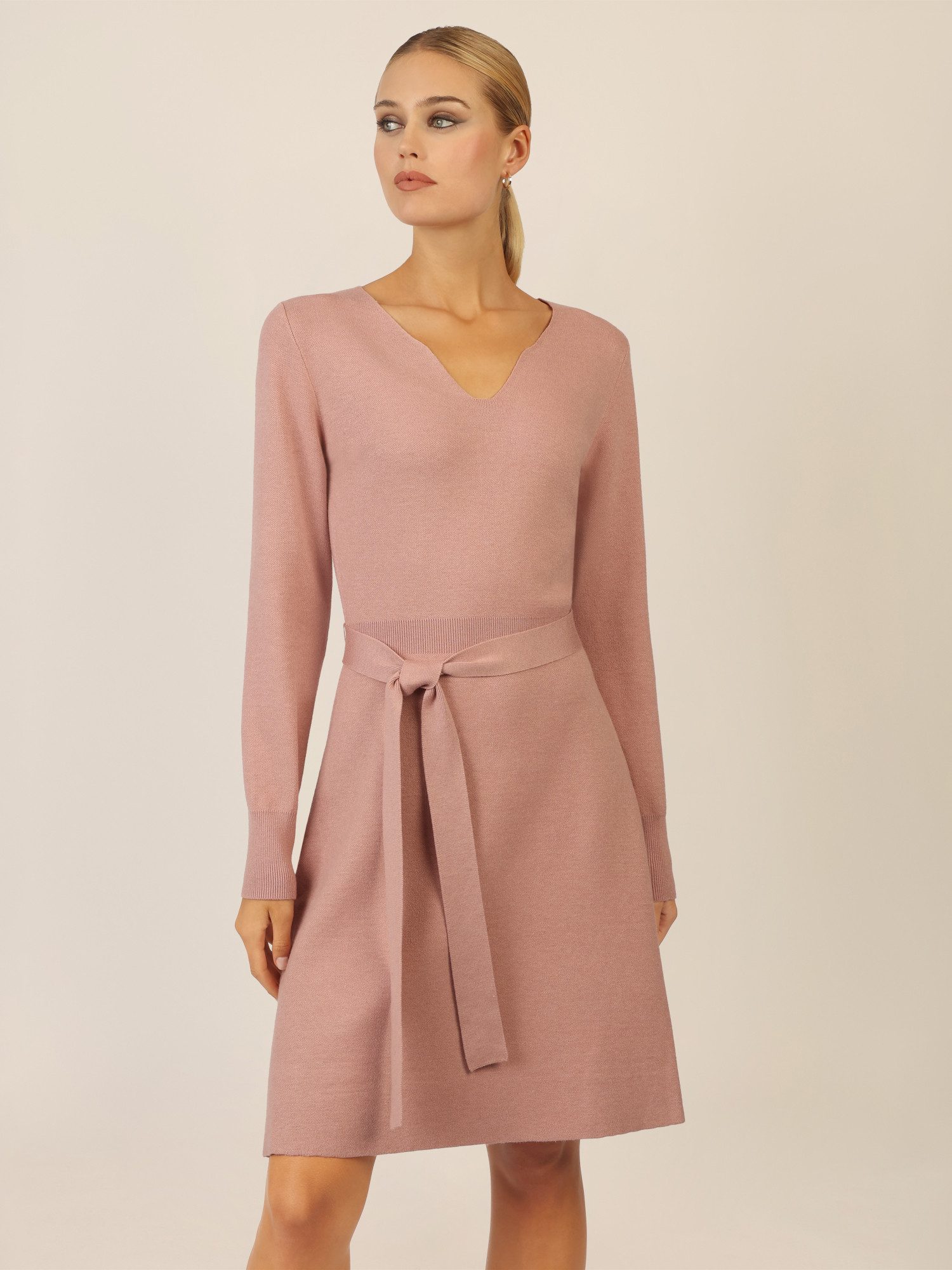 Apart Strickkleid mit V-Ausschnitt günstig online kaufen