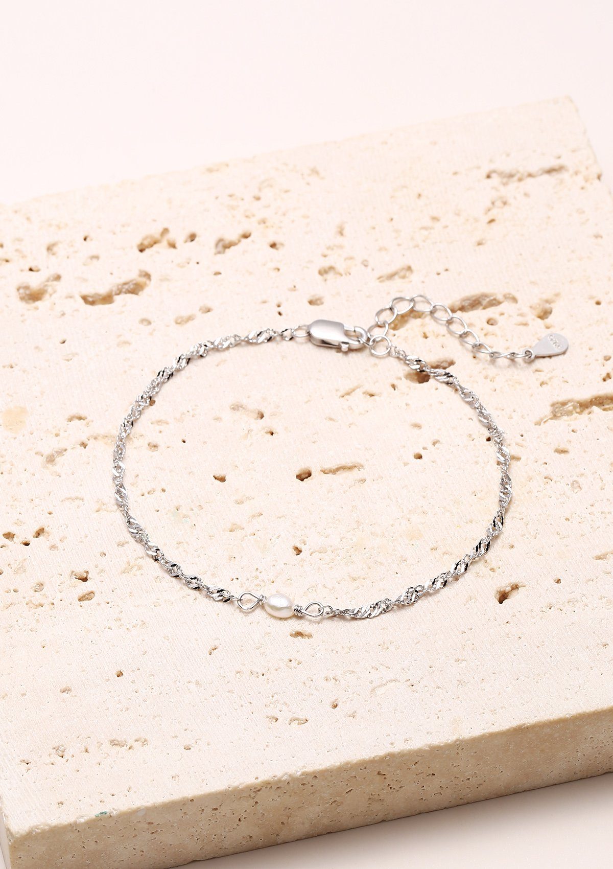 Hey Happiness Perlenarmband mit weißer Süßwasserperle, Zarte 925 Silber Damen Armkette, 18K Vergoldet – Bild 4 von 5