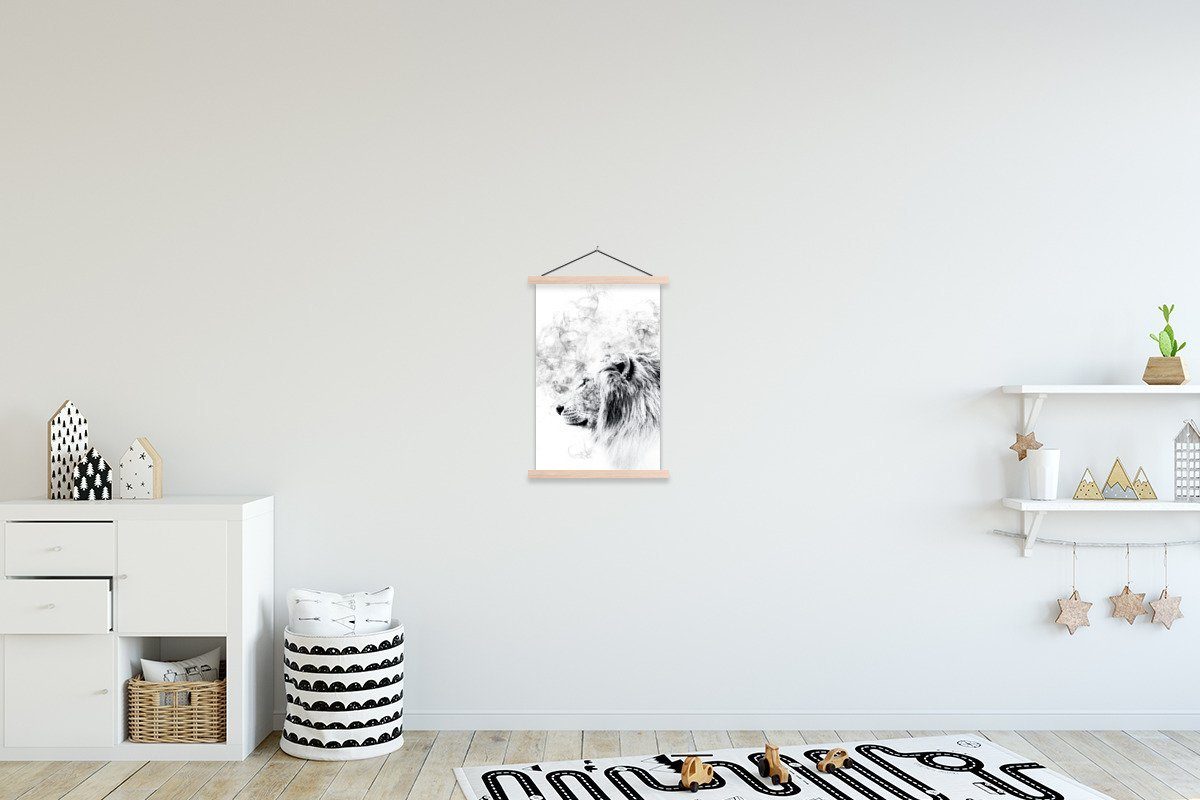 MuchoWow Poster Löwe - Rauch - Schwarz - Weiß, (1 St), Posterleiste, Textilposter für Wohnzimmer, Bilderleiste, Magnetisch