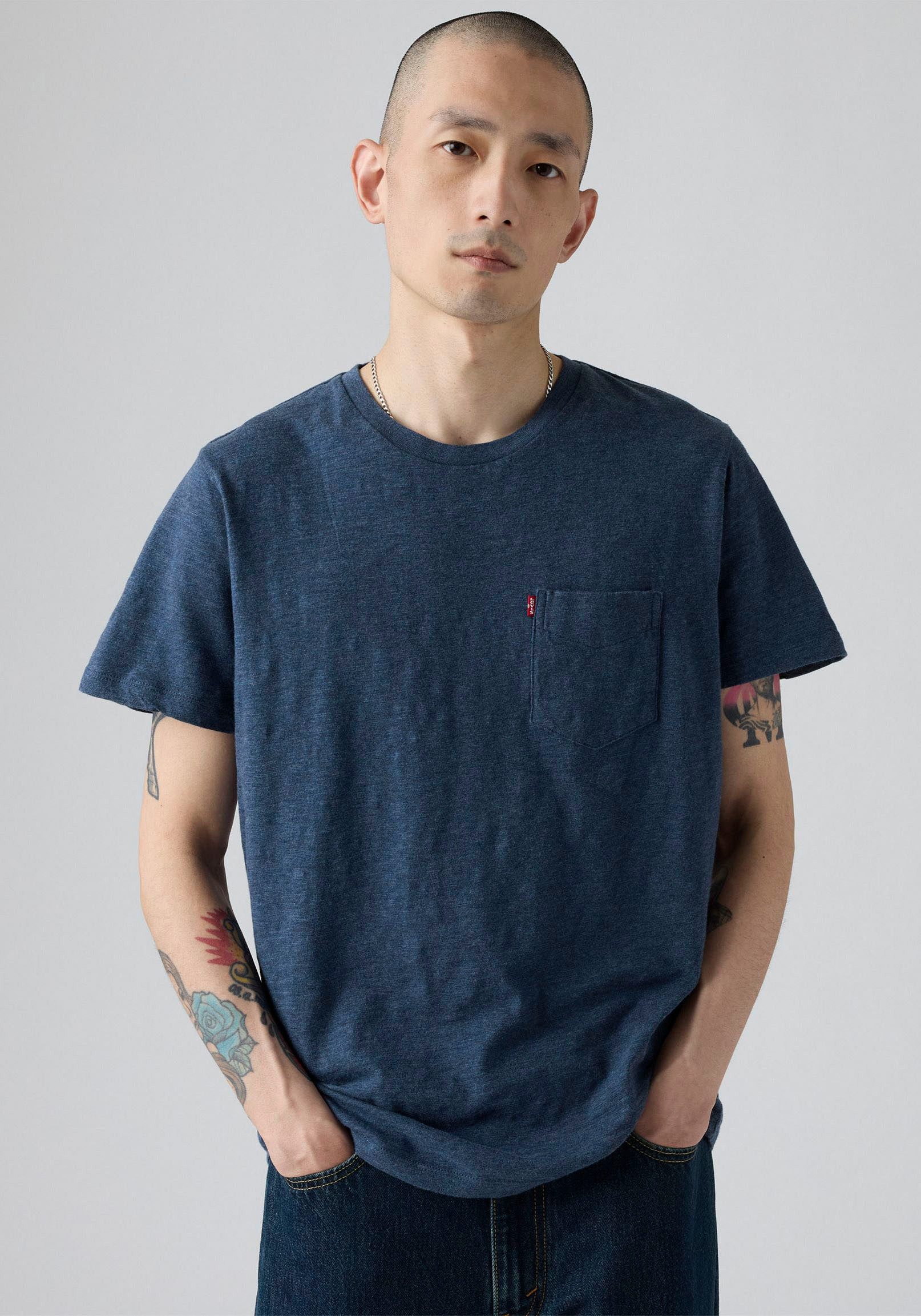 Levi's® T-Shirt CLASSIC POCKET TEE mit aufgesetzter Brusttasche – Bild 2 von 5