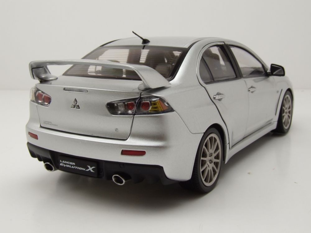 Sun Star Modellauto Mitsubishi Lancer Evo X silber, Maßstab 1:18