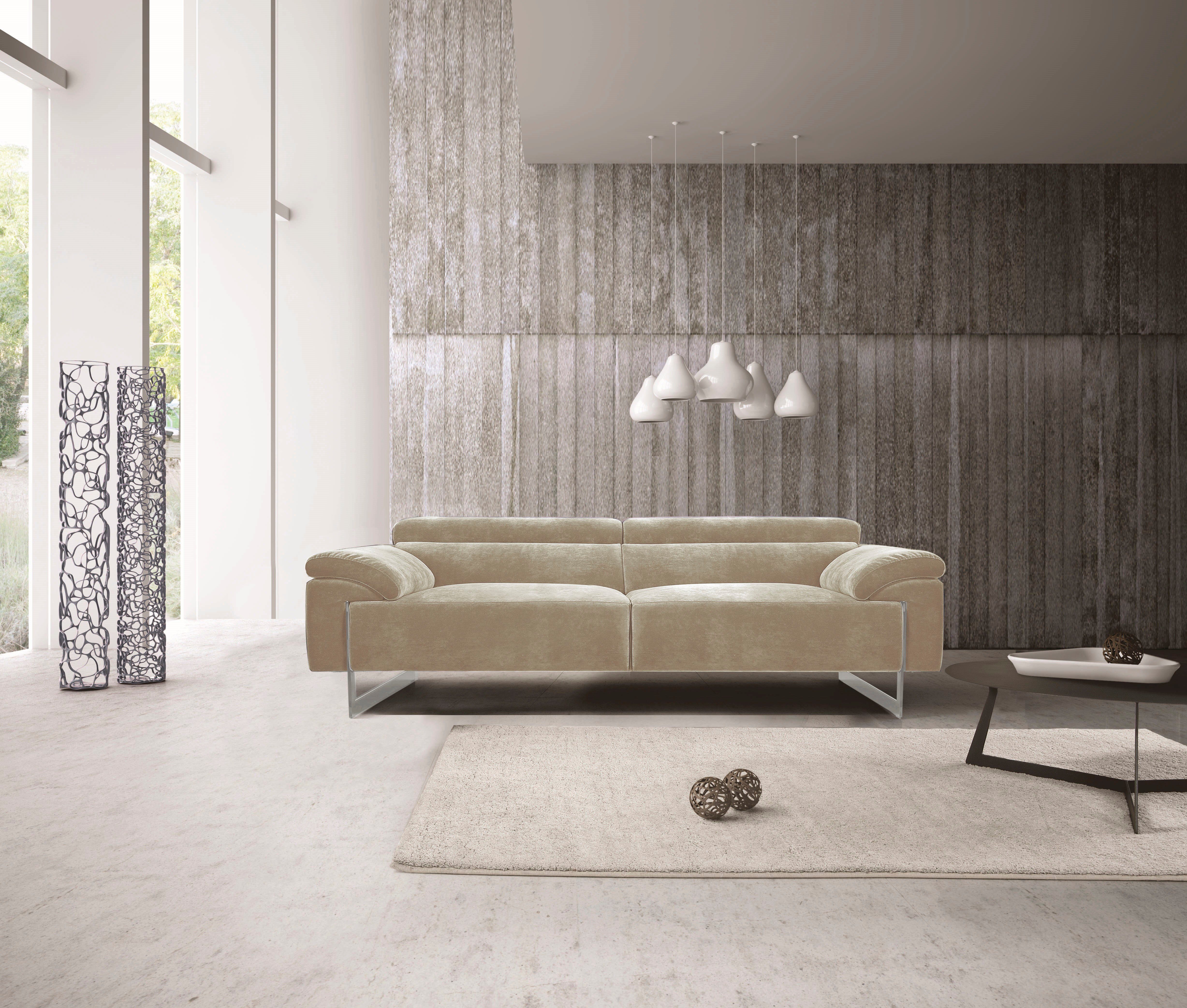 Egoitaliano 2,5-Sitzer Malika, Designsofa mit hohem Sitzkomfort, edel und bequem, inkl. Kopfteilverstellung und chromfarbenen Metallfüßen