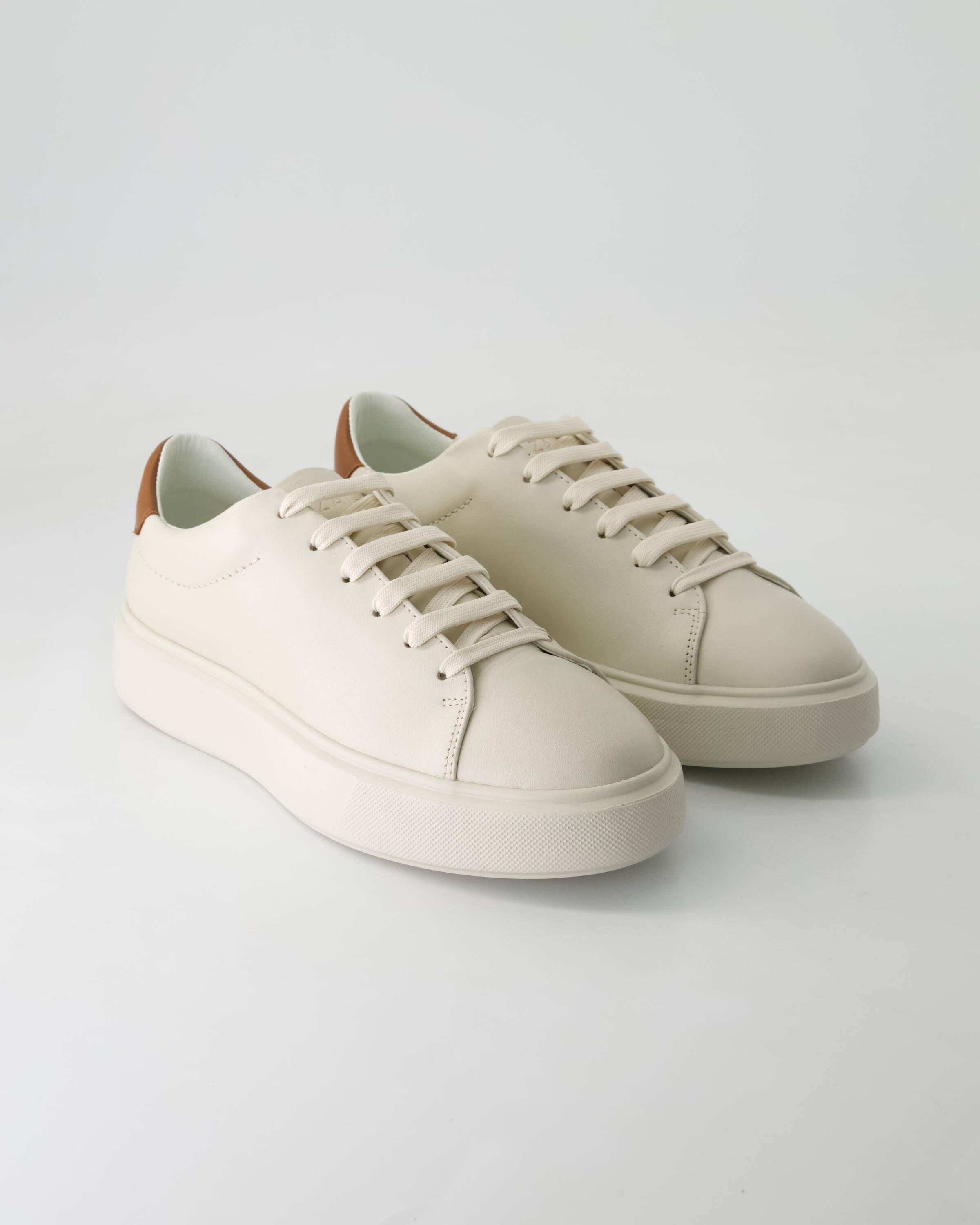 8881-01 Sneaker