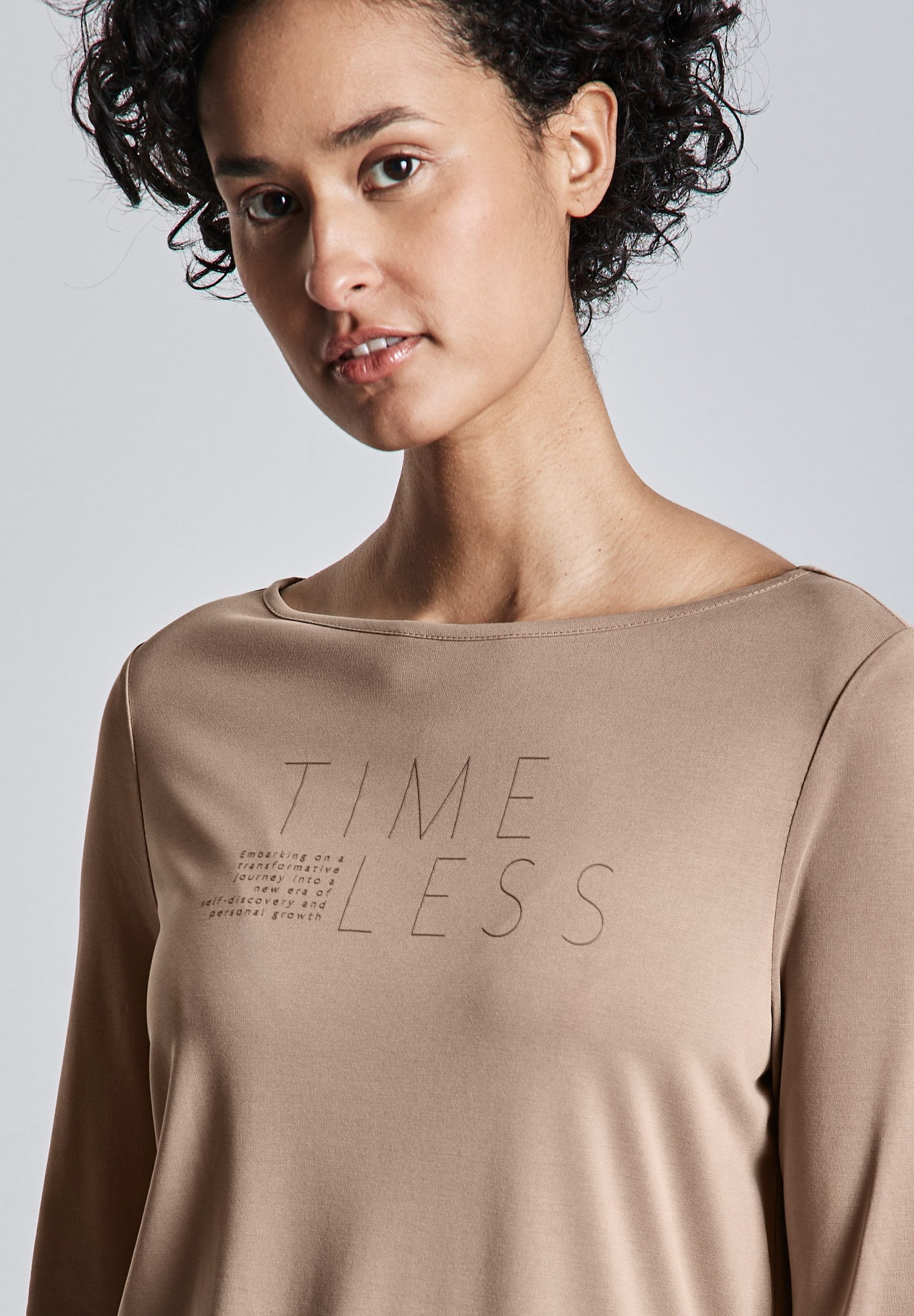 STREET ONE Langarmshirt – Damen Langarmshirt – Silk-Look Shirt mit Wording