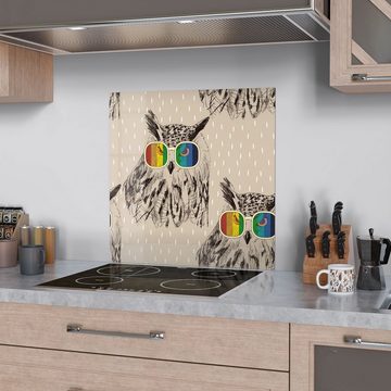 DEQORI Küchenrückwand 'Eule mit Regenbogenbrille', Glas Spritzschutz Badrückwand Herdblende