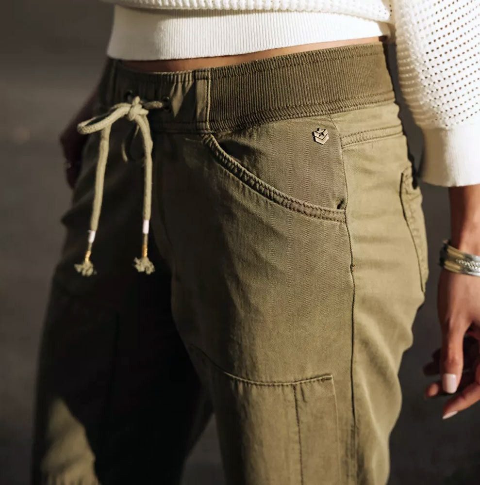 Freeman T. Porter Cargohose Celine Jazz deep lichen green Elastikbund mit Tunnelzug