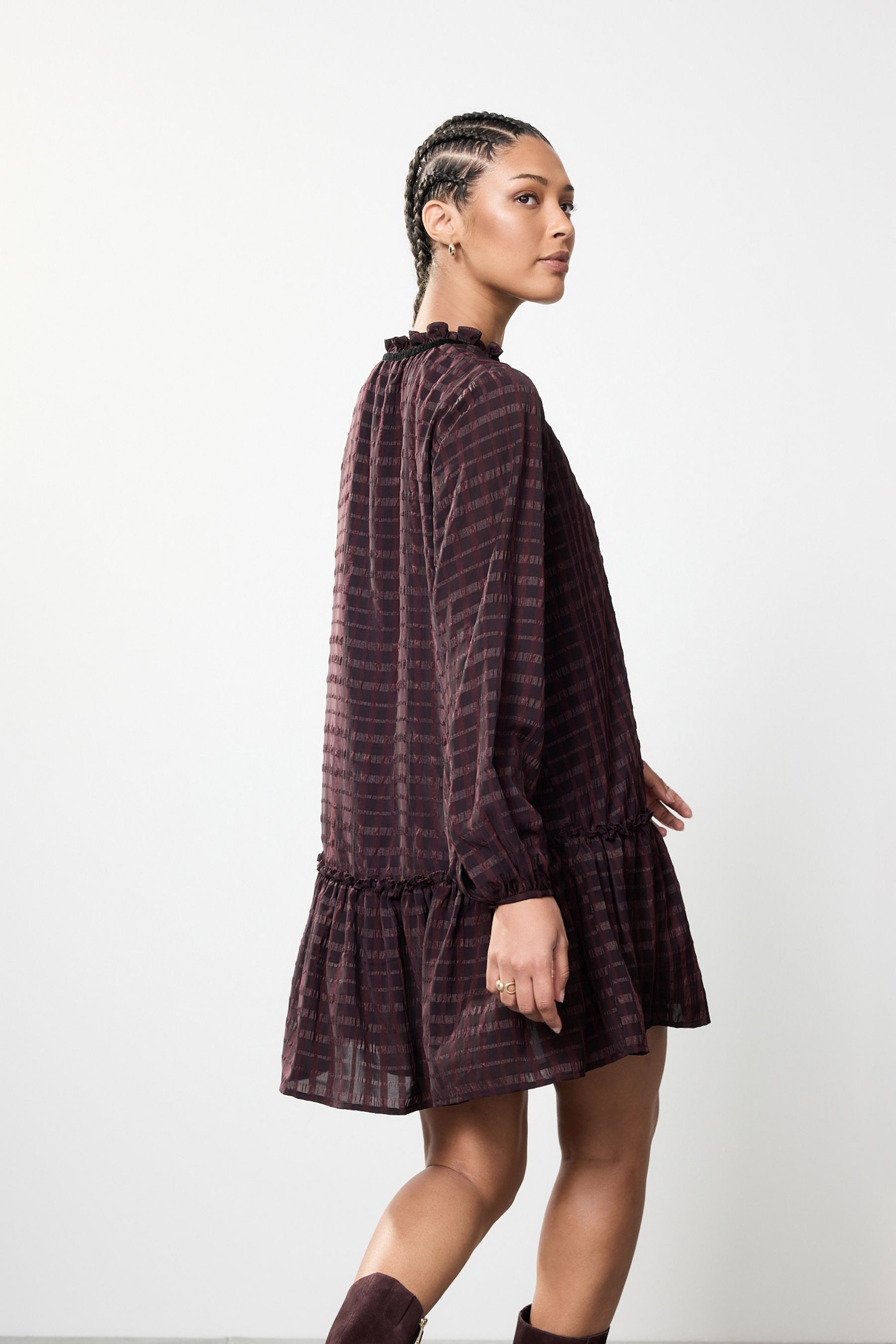 Next Minikleid Gestuftes Minikleid mit Bindedetail vorne (1-tlg)