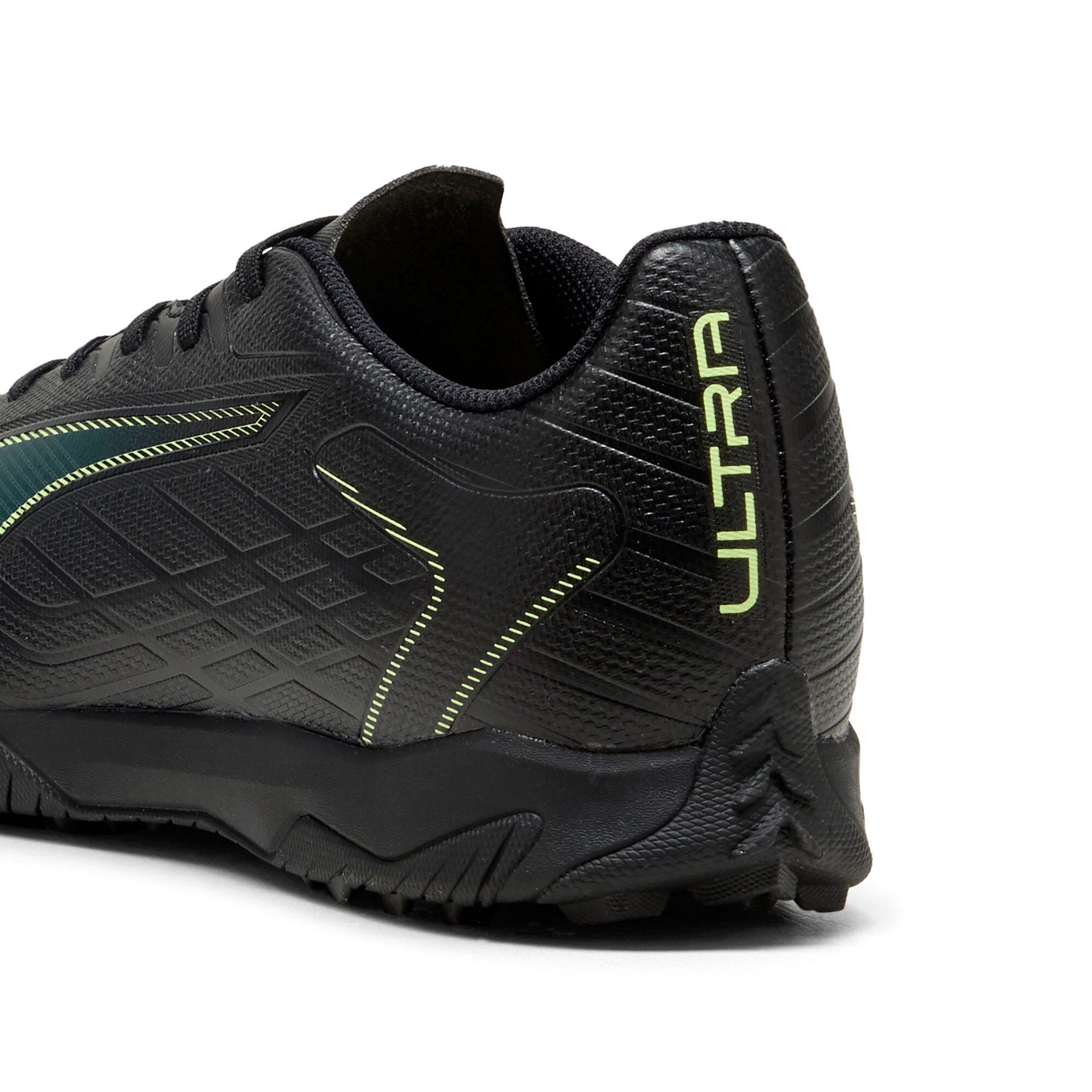 PUMA ULTRA 6 PLAY TT Fußballschuh für synthetische Hartplätze und harte Naturböden