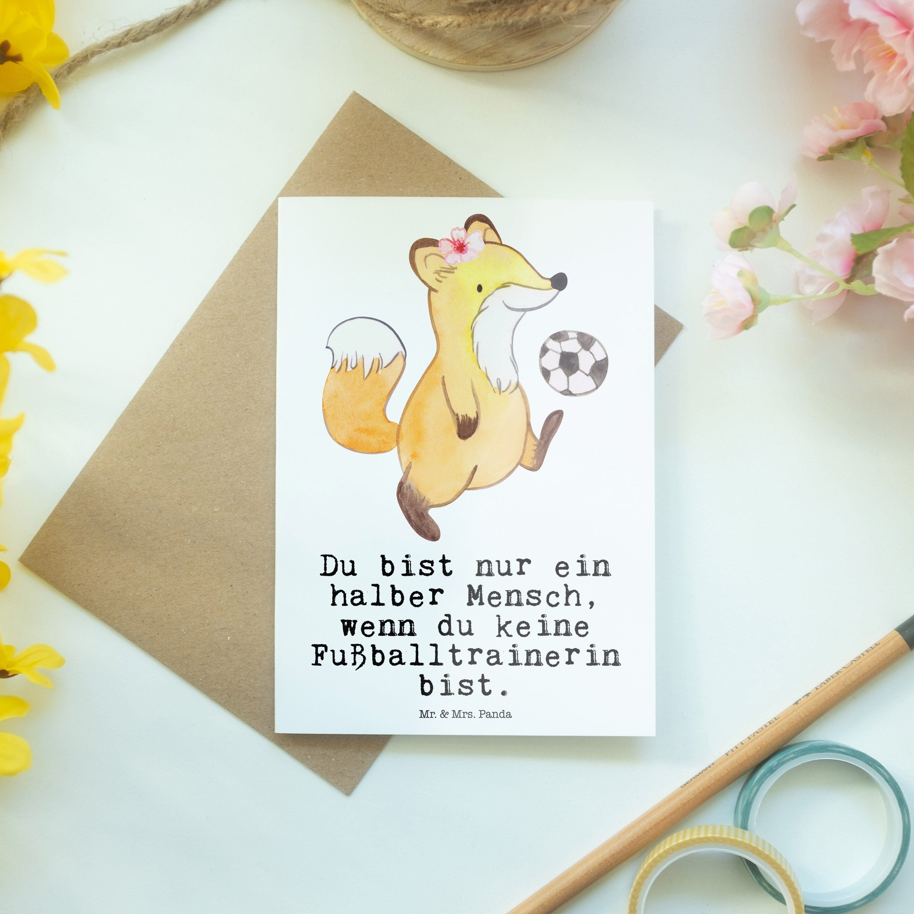 Mr. & Mrs. Panda Fußballtrainerin mit Fußball, Herz - Verein - Fußballs Weiß Grußkarte Geschenk