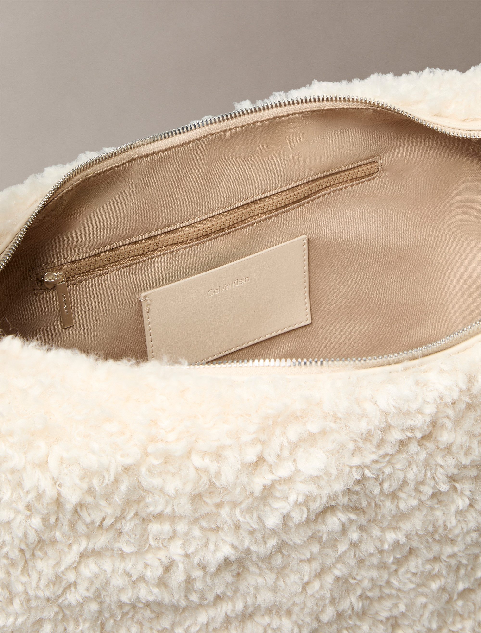 Calvin Klein Umhängetasche SHERPA CK ZIP PULLER LARGE BAG, Henkeltasche, Schultertasche, Handtasche Damen