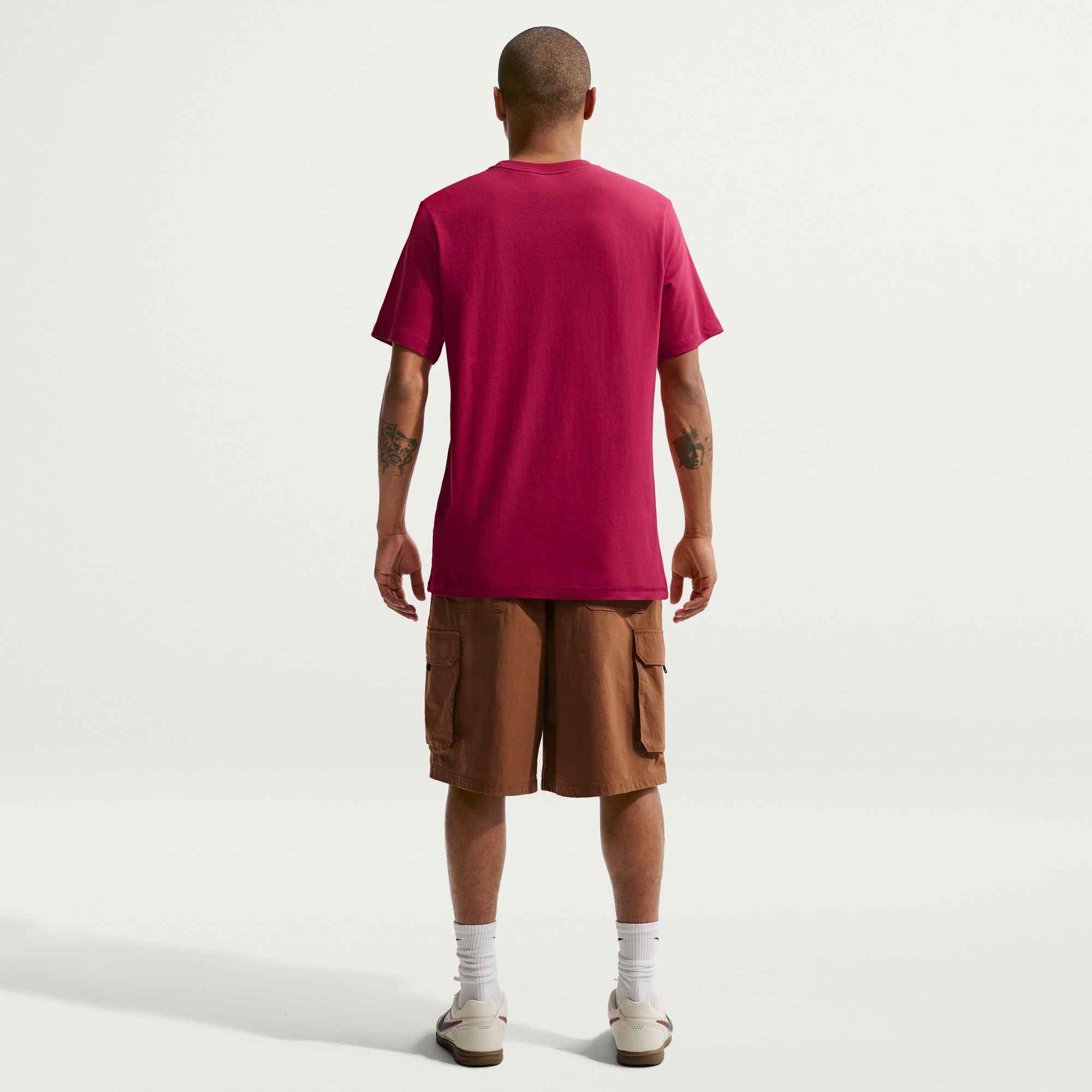 Nike T-Shirt FCB M NK CREST TEE sportlicher Stil, für vielseitige Aktivitäten