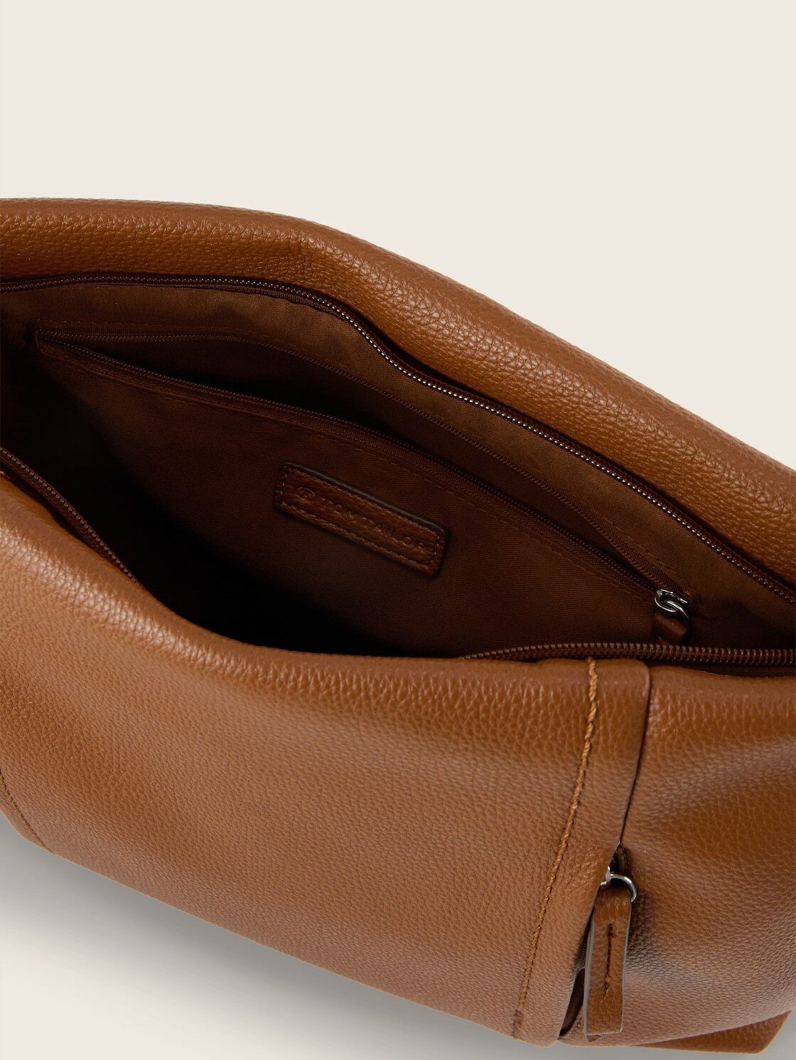 TOM TAILOR Beuteltasche Bags, TTBECA M Beuteltasche mit Reißverschluss-Details
