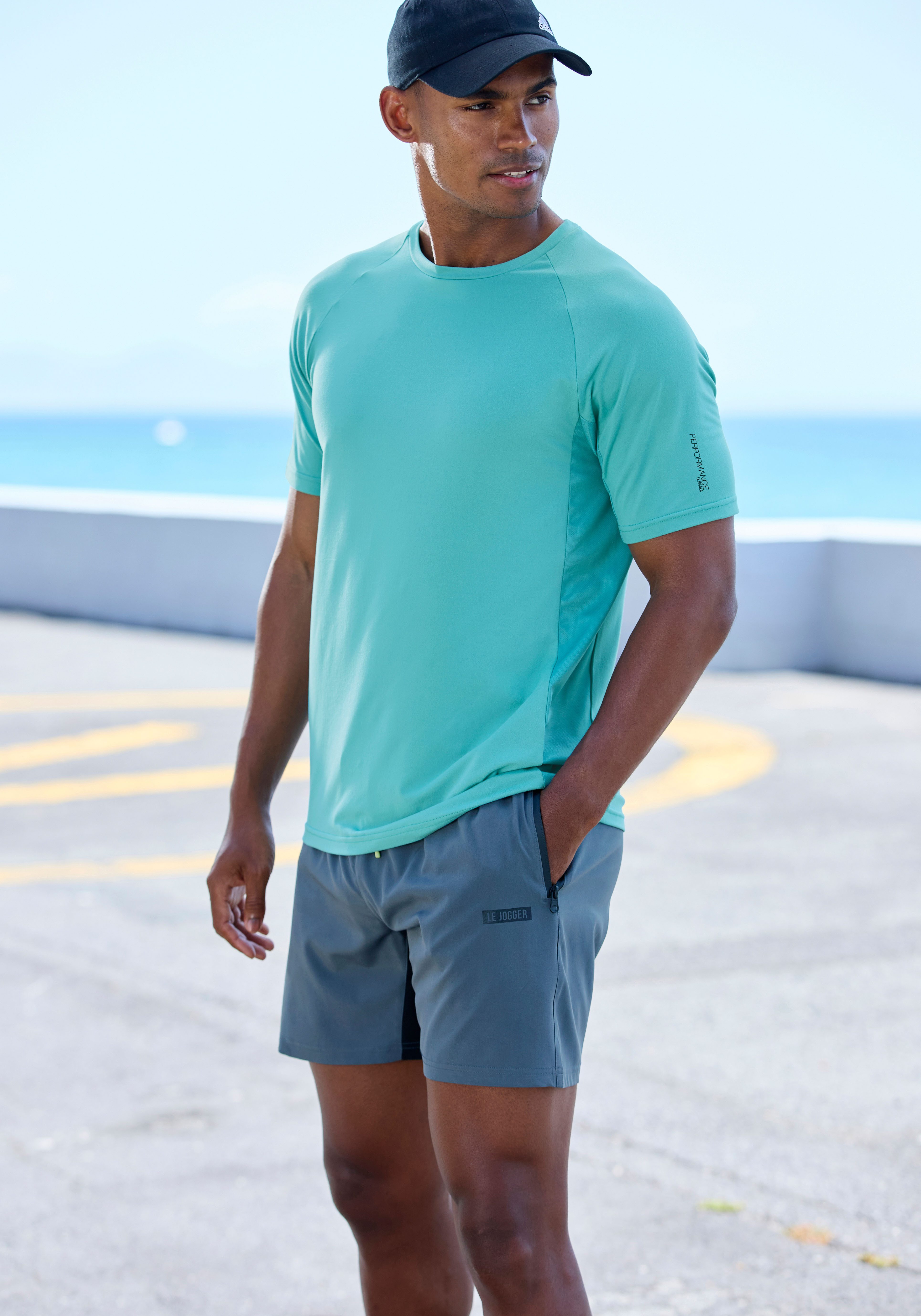 AUTHENTIC LE JOGGER Funktionsshirt mit Rundhalsausschnitt und seitlichen Mesh-Einsatz