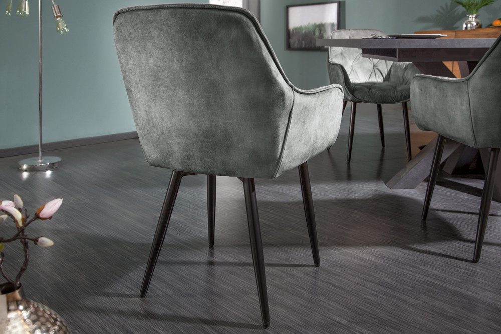 riess-ambiente Polsterstuhl MILANO grün/schwarz - Samt, mit Armlehnen, Metallbeine (Einzelartikel, 1 St), Sitzgelegenheit mit Chesterfield-Steppung – ideal für Deinen Esstisch