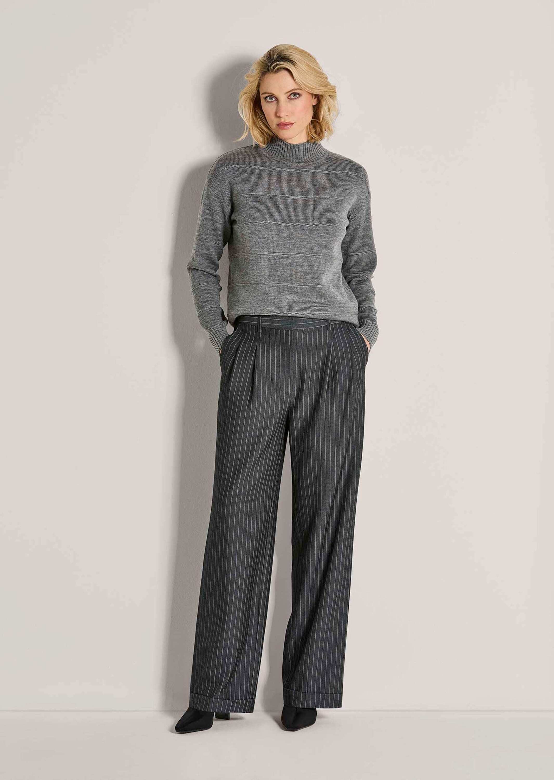 MADELEINE Stoffhose Nadelstreifenhose mit weitem Bein Businesshose mit stilvollen Bundfalten, bequemem Formbund und Taschen