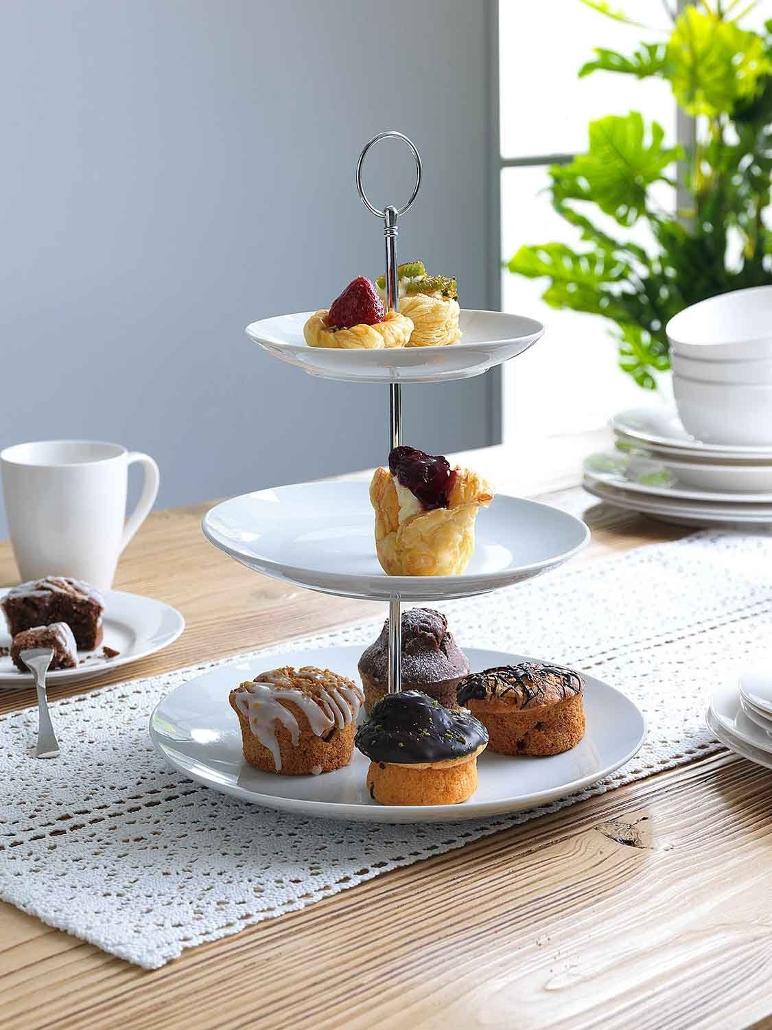 Home4You Etagere Servier-Ständer, Höhe 37 cm, 3 Etagen, weiß, Porzellan, (2-tlg), Ø 26 cm, für Obst, Süßigkeiten, Kuchen, Desserts – Bild 4 von 5
