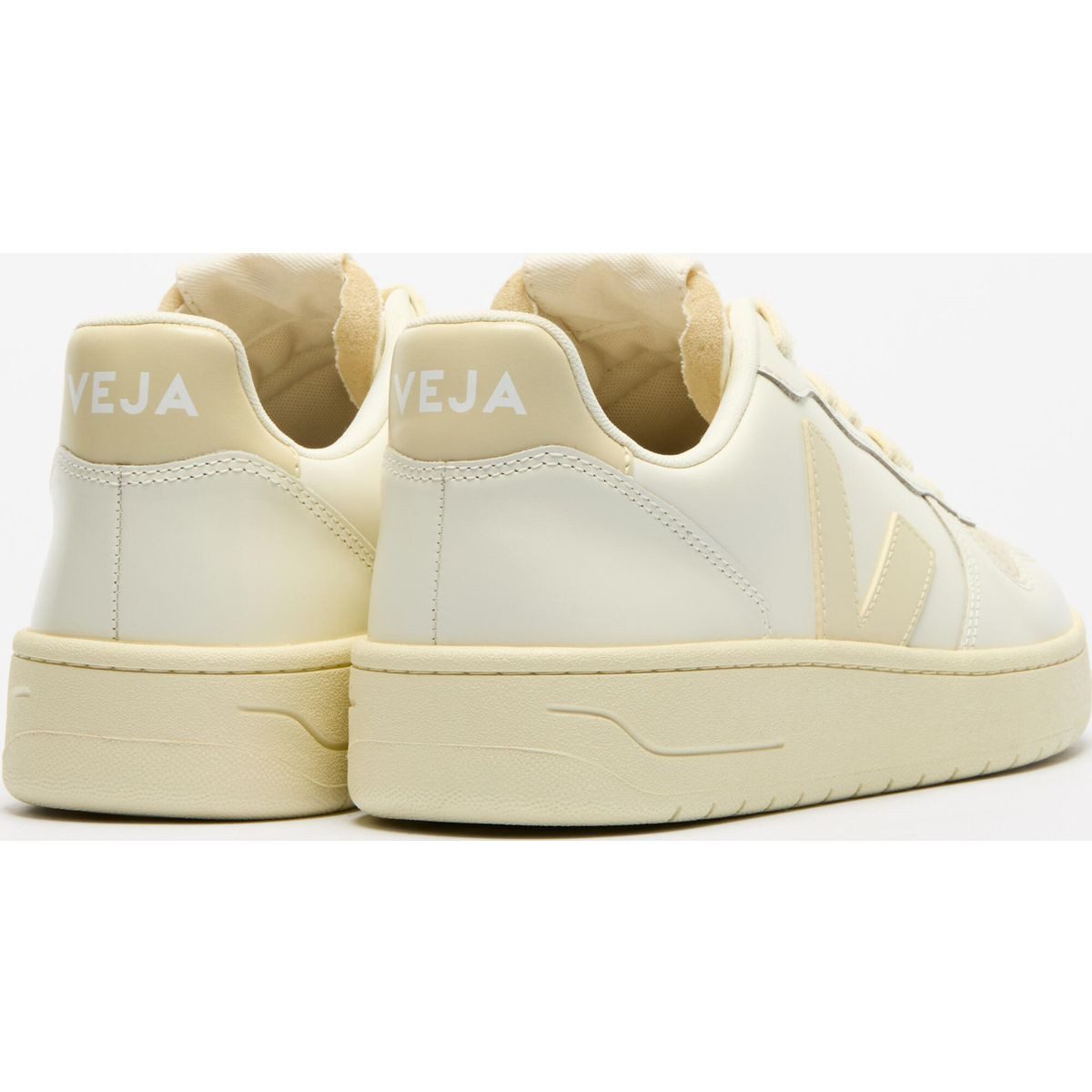 VEJA V-10 Leather Men Sneaker Stilvoller und nachhaltiger Herrenschuh für den urbanen Alltag