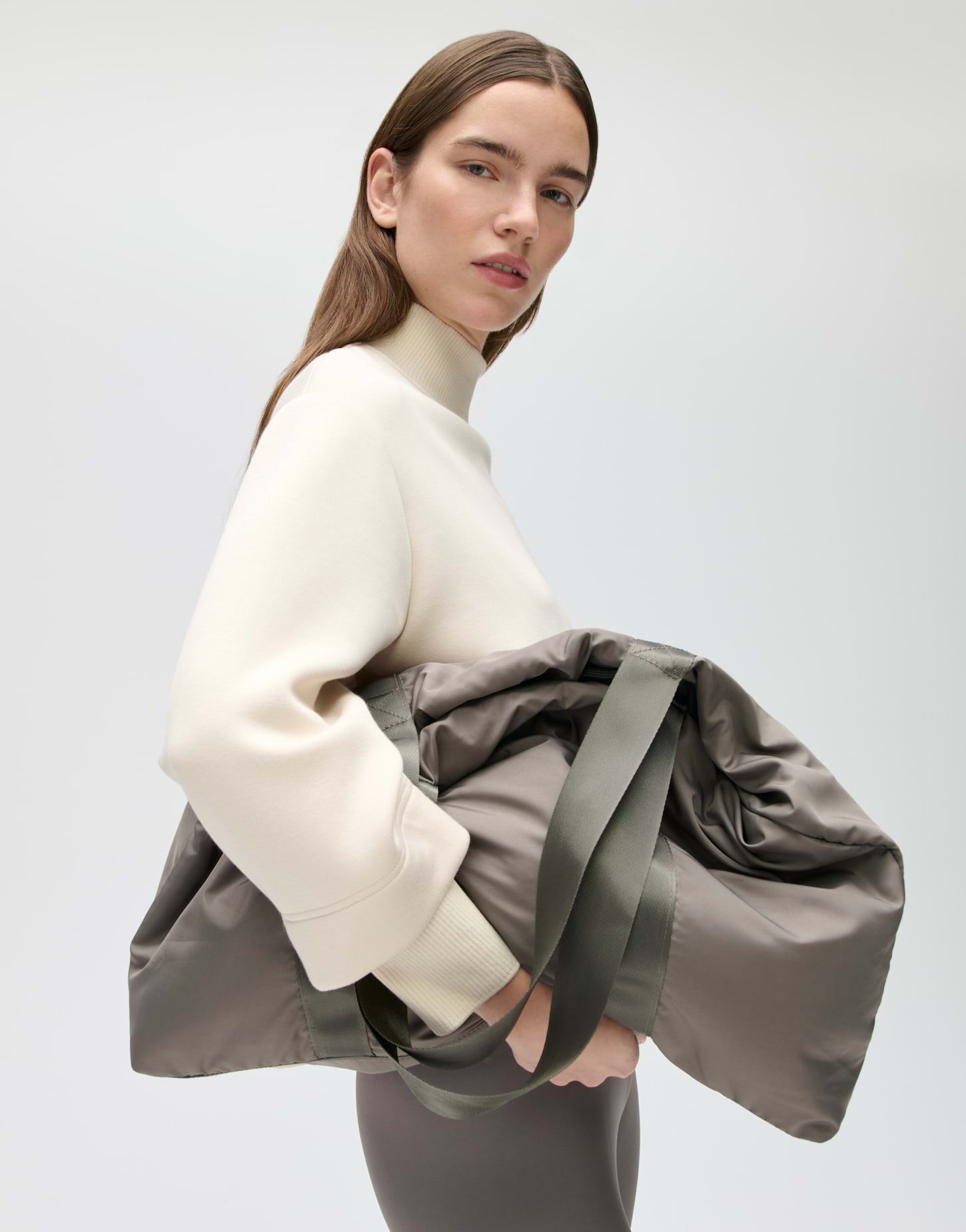 OPUS Shopper Ayogi club aus Webware mit matter Oberfläche, Geräumige Sporttasche mit praktischem Reißverschlussfach