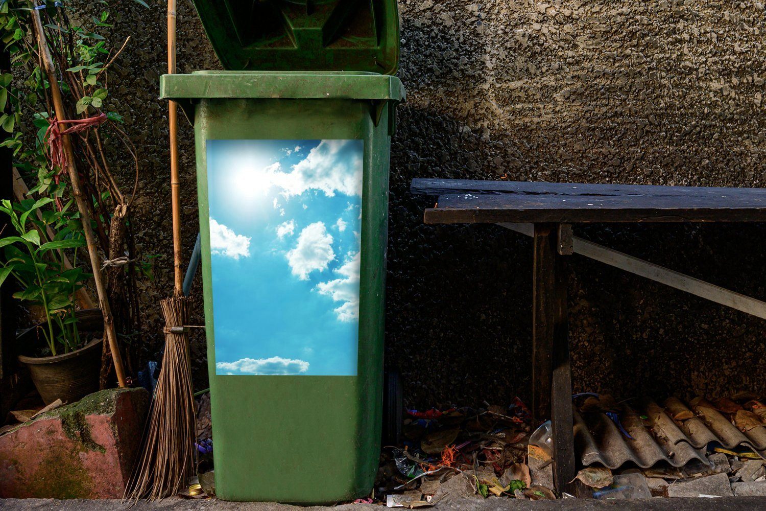MuchoWow Sticker, (1 bewölkten Himmel am Mülltonne, Abfalbehälter Mülleimer-aufkleber, St), Sonne Container, Wandsticker