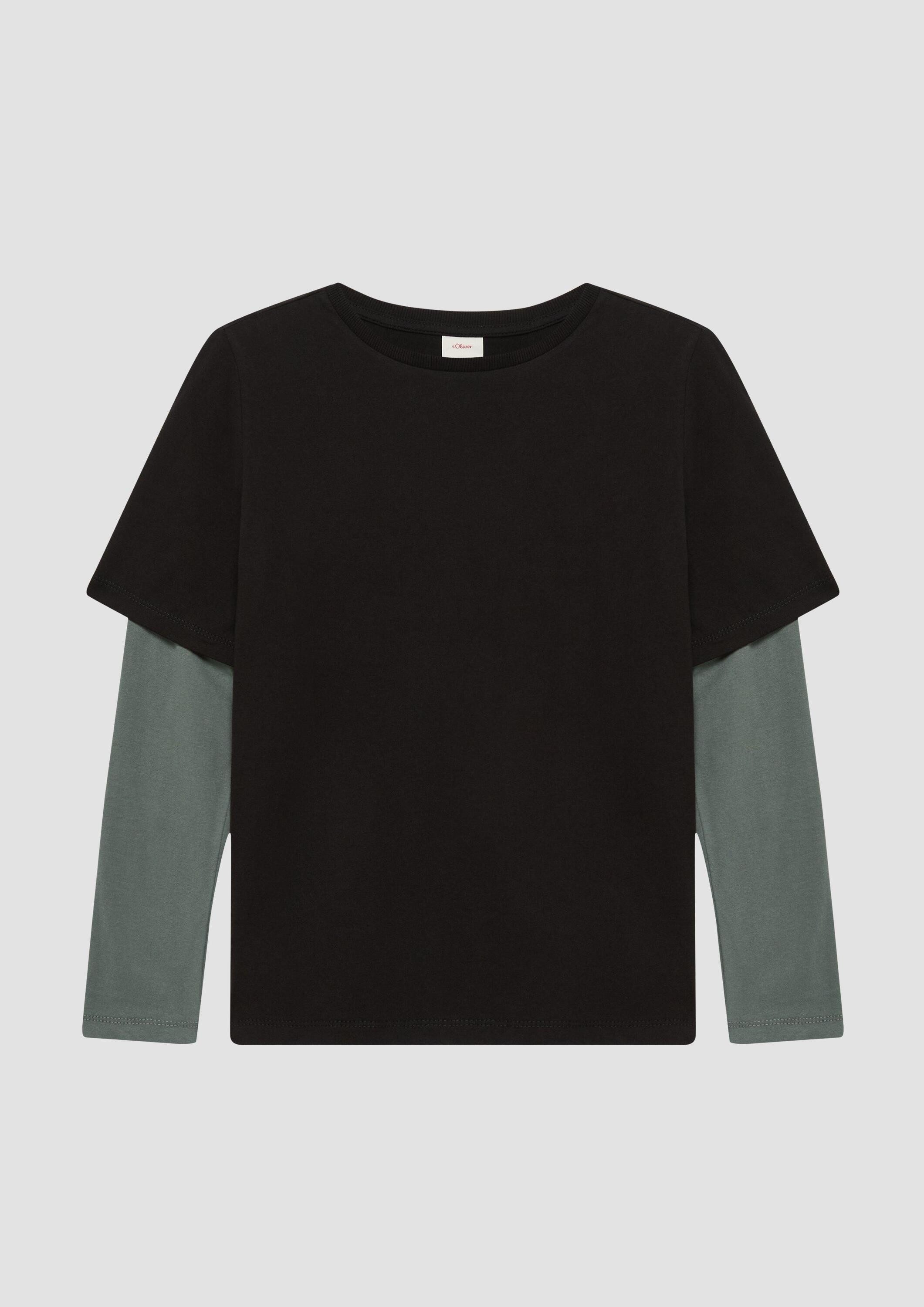 s.Oliver Langarmshirt T-Shirt Longsleeve in modischer Layering-Optik und Rückenprint
