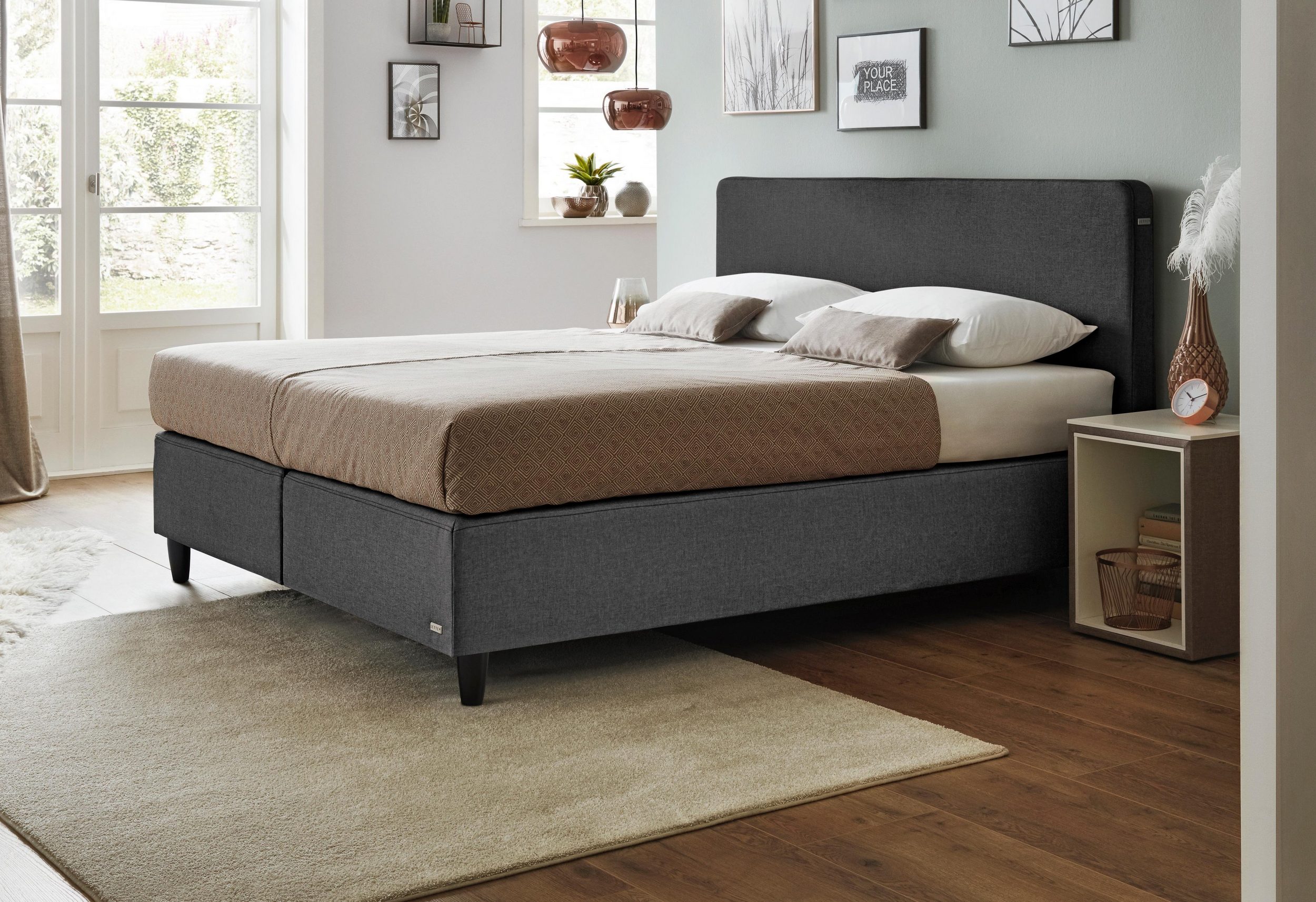 Boxspringbett BASIS #101 Straight von JETTE BETTEN - Einrichtungsvorschlag