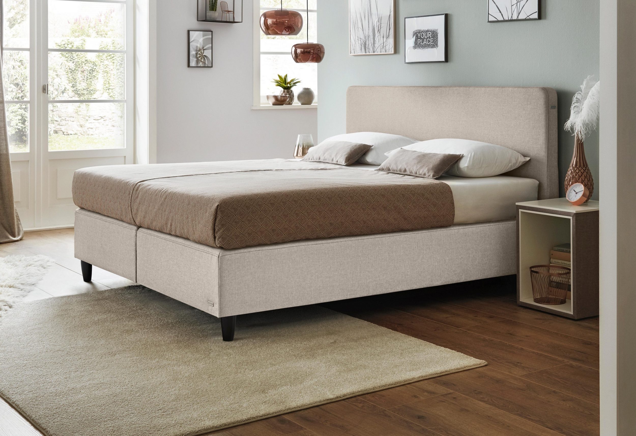 Boxspringbett BASIS #101 Straight 180 cm von JETTE BETTEN - Einrichtungsvorschlag