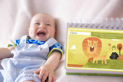 arheko Grußkarten Baby Cards - 52 Meilensteinkarten Baby - Geschenk zur Geburt oder Taufe für Jungen und Mädchen, Fotokarten für das 1. Lebensjahr, Kalender