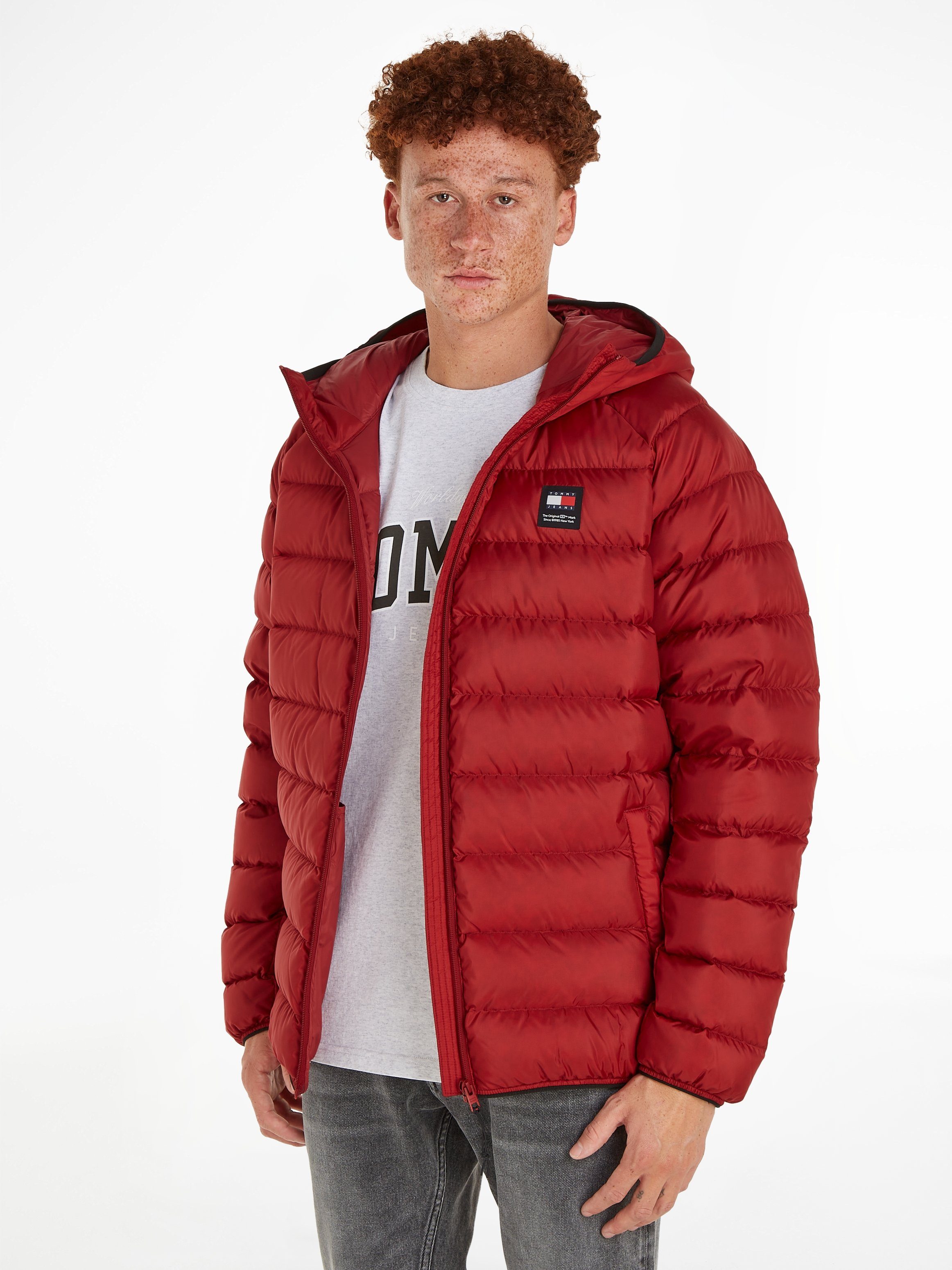 Tommy Jeans Daunenjacke TJM HOODED LT DOWN JACKET EXT mit Kapuze und integriertem Stehkragen