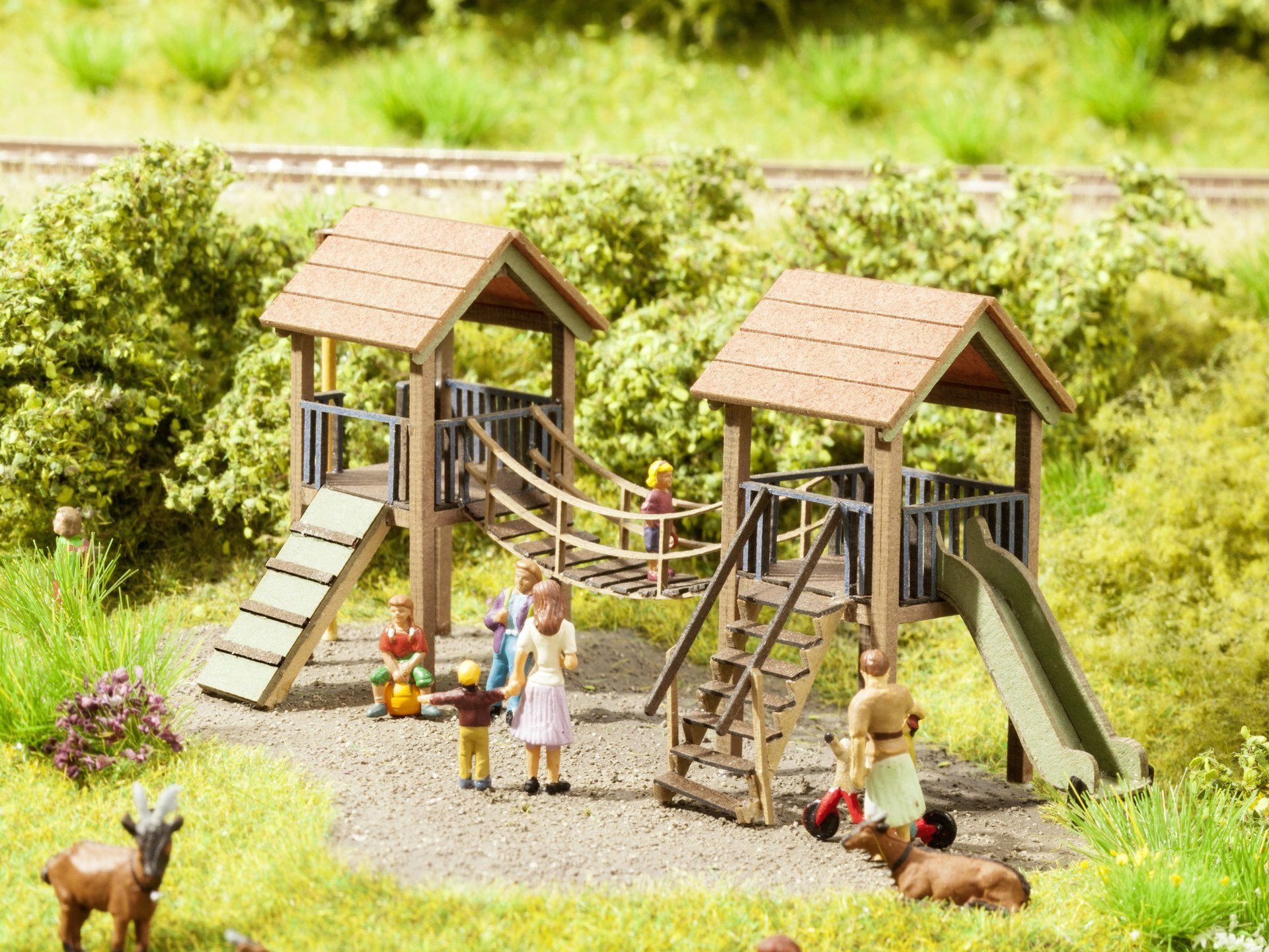 Modelleisenbahn-Gebäude Abenteuer-Spielplatz, mit detailgetreuem Zubehör