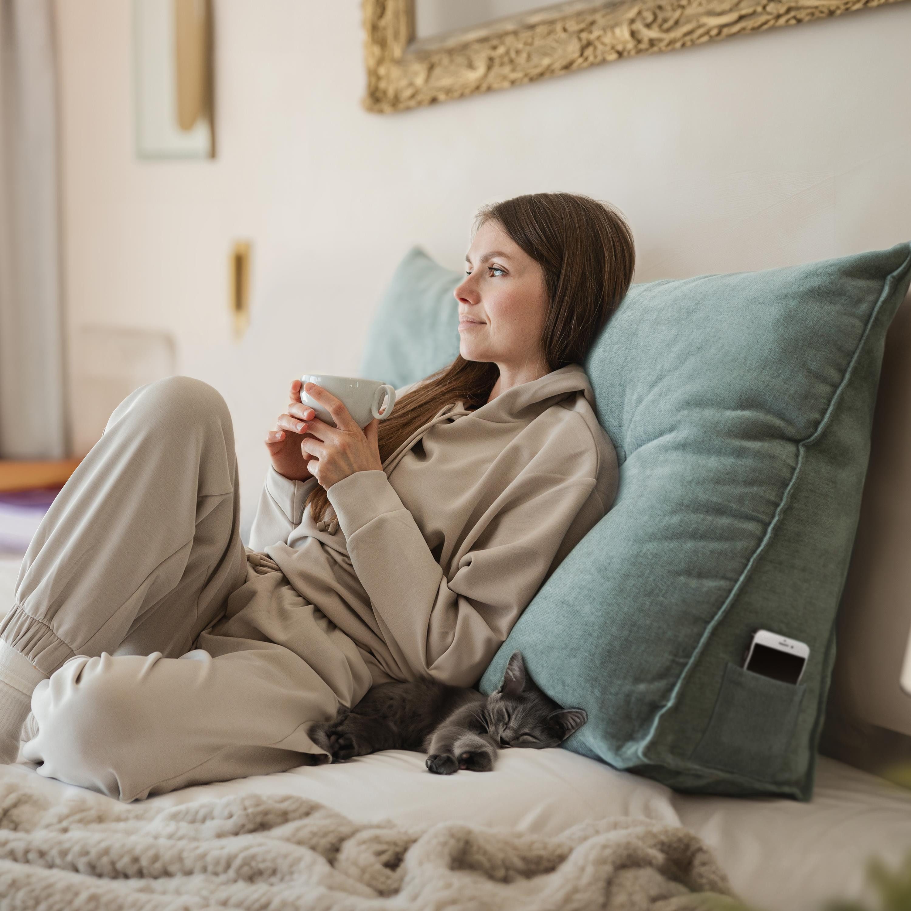 Björn&Schiller Rückenkissen Lesekissen für Bett und Sofa Keilkissen mit waschbarem Bezug, Ideal zum Anlehnen im Bett, türkis, 70 cm lang